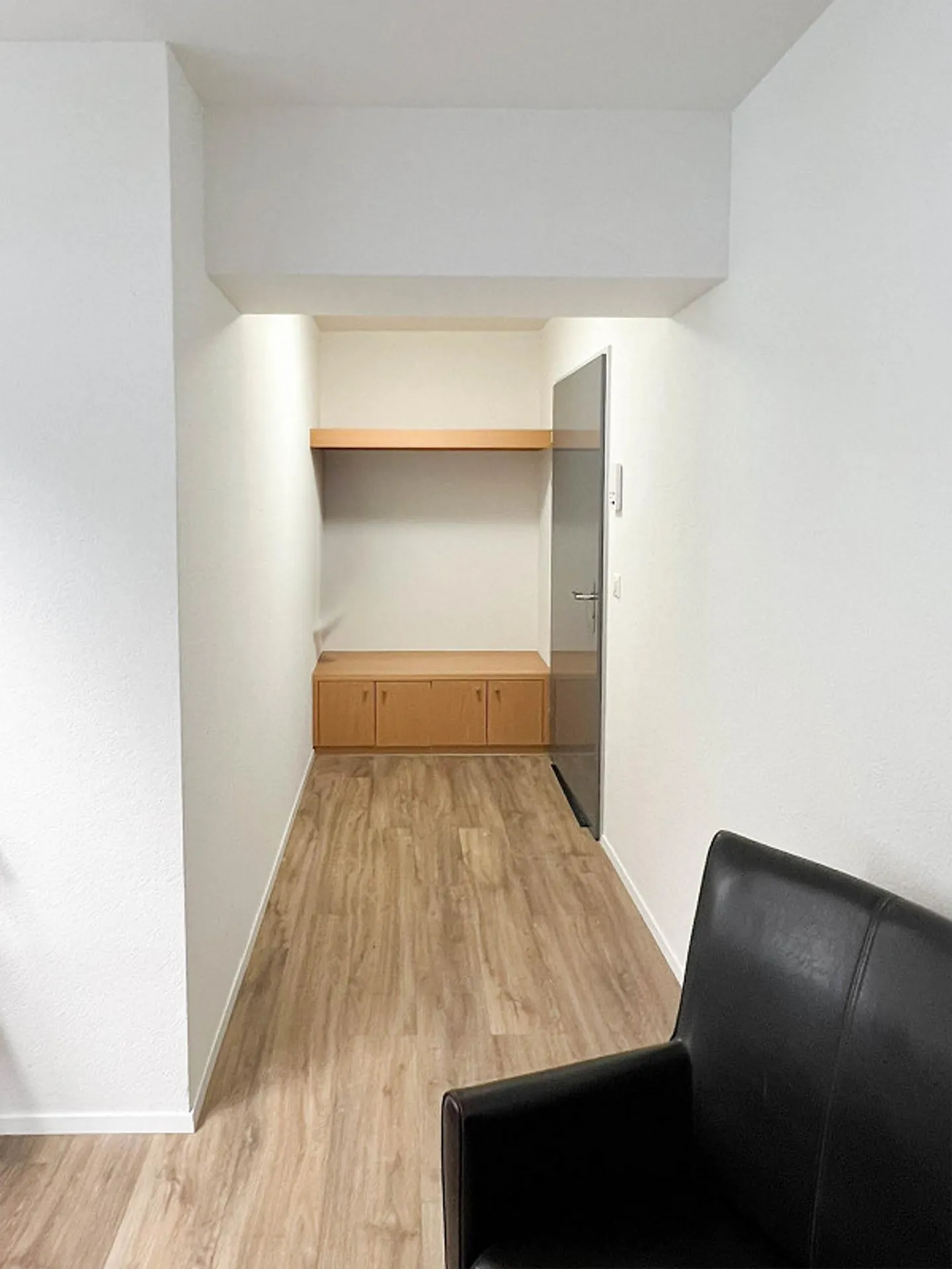 Spazio commerciale rappresentativo nel cuore di Glarus - Foto 1 di 8