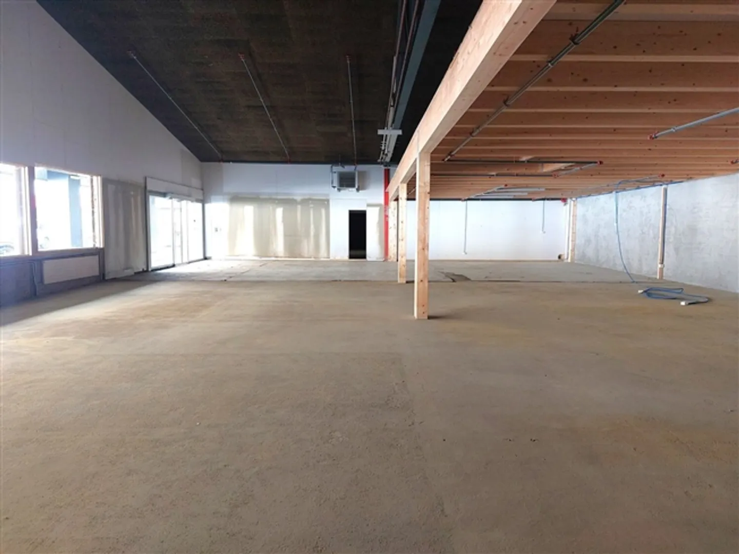 Commercial Space 799 m2 – Multiple Parking Spaces – Height 4.5 - Photo 7 of 7