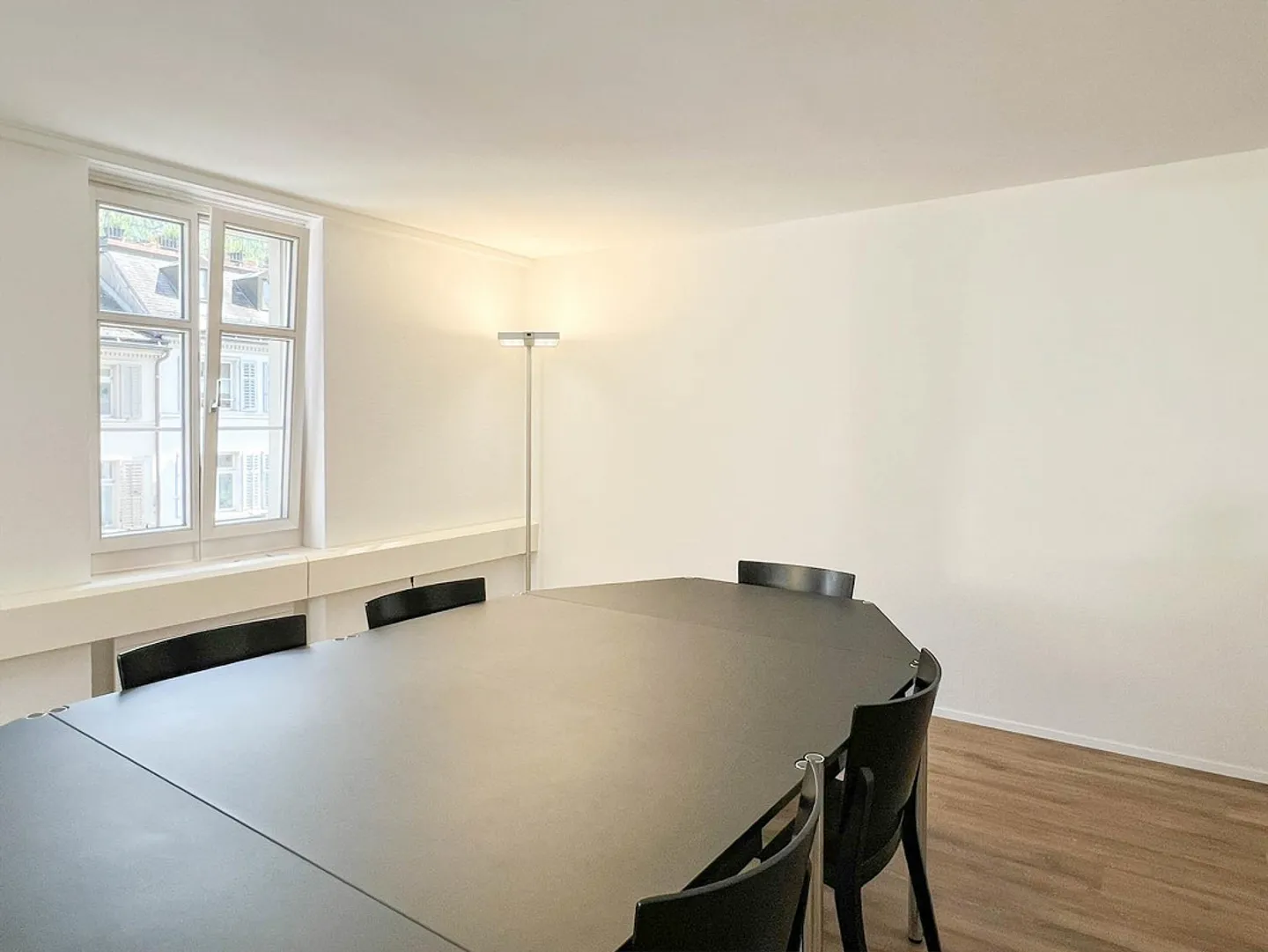 Spazio commerciale rappresentativo nel cuore di Glarus - Foto 6 di 8