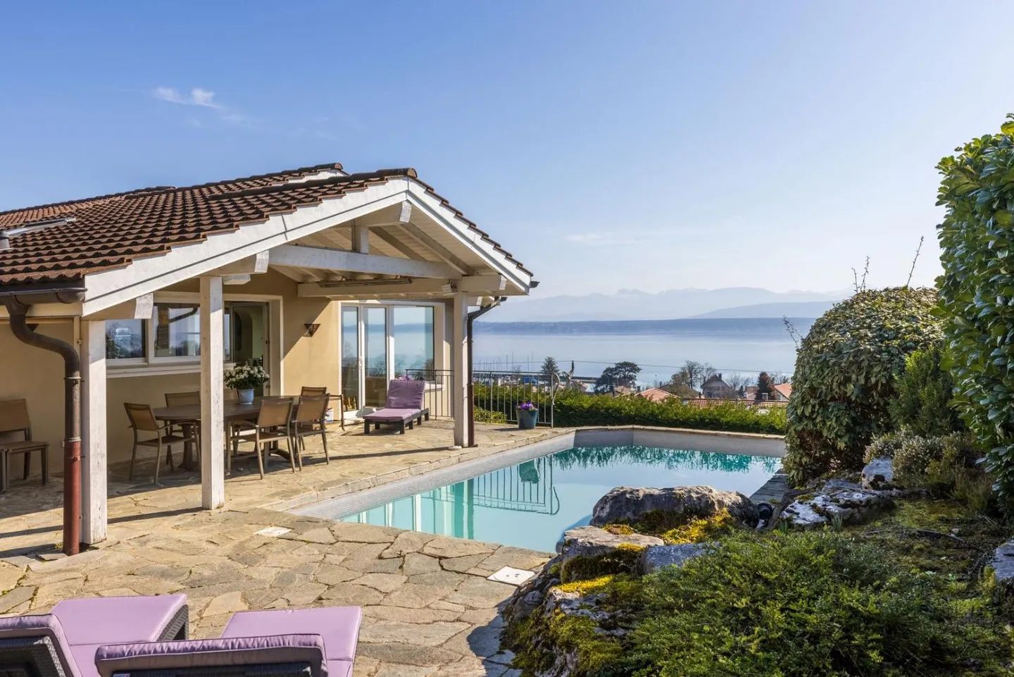 Villa con vista sul lago e sulle Alpi - Foto 1 di 13