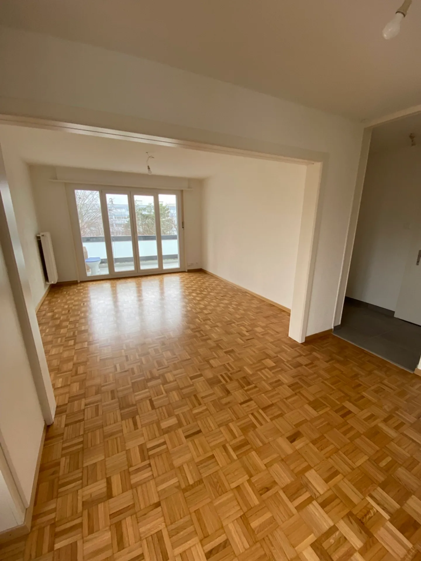 3.5 Room Apartment - Photo 3 of 7