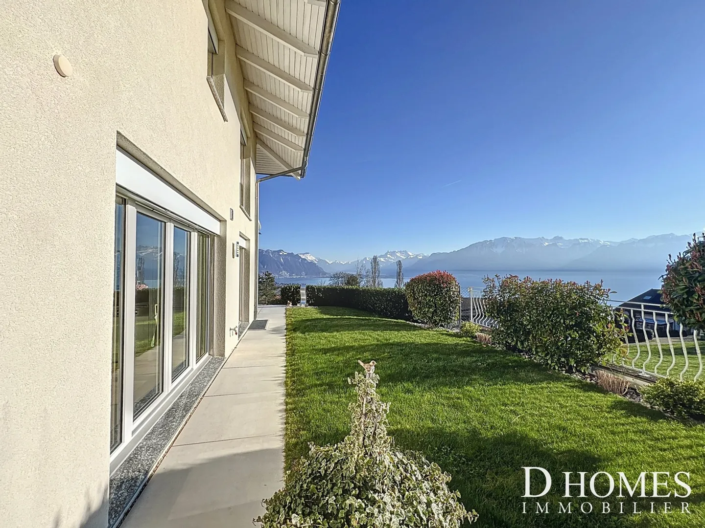 EXCLUSIVE I Magnificent villa with stunning lake view - Photo 7 of 13