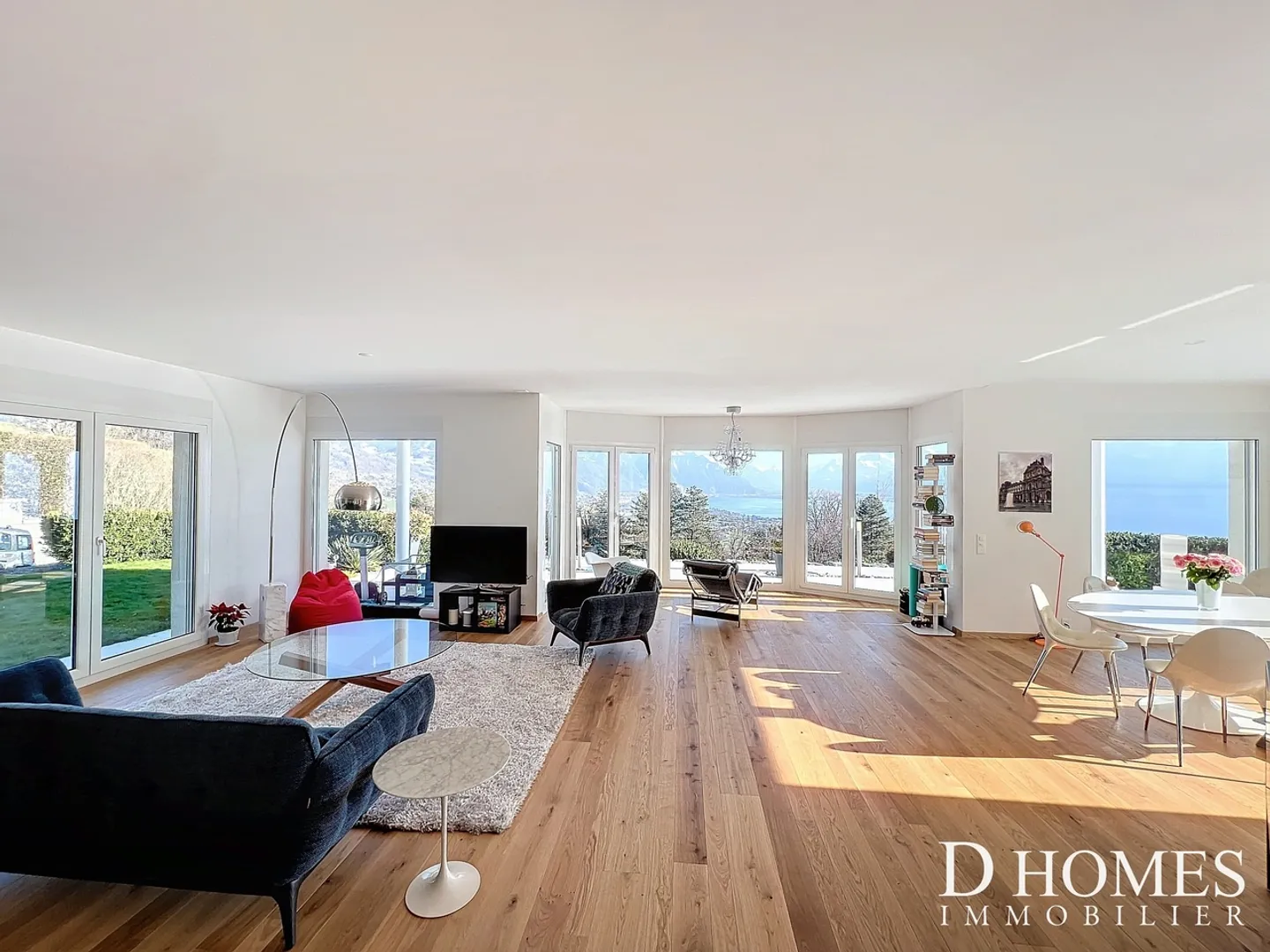 EXCLUSIVE I Magnificent villa with stunning lake view - Photo 8 of 13