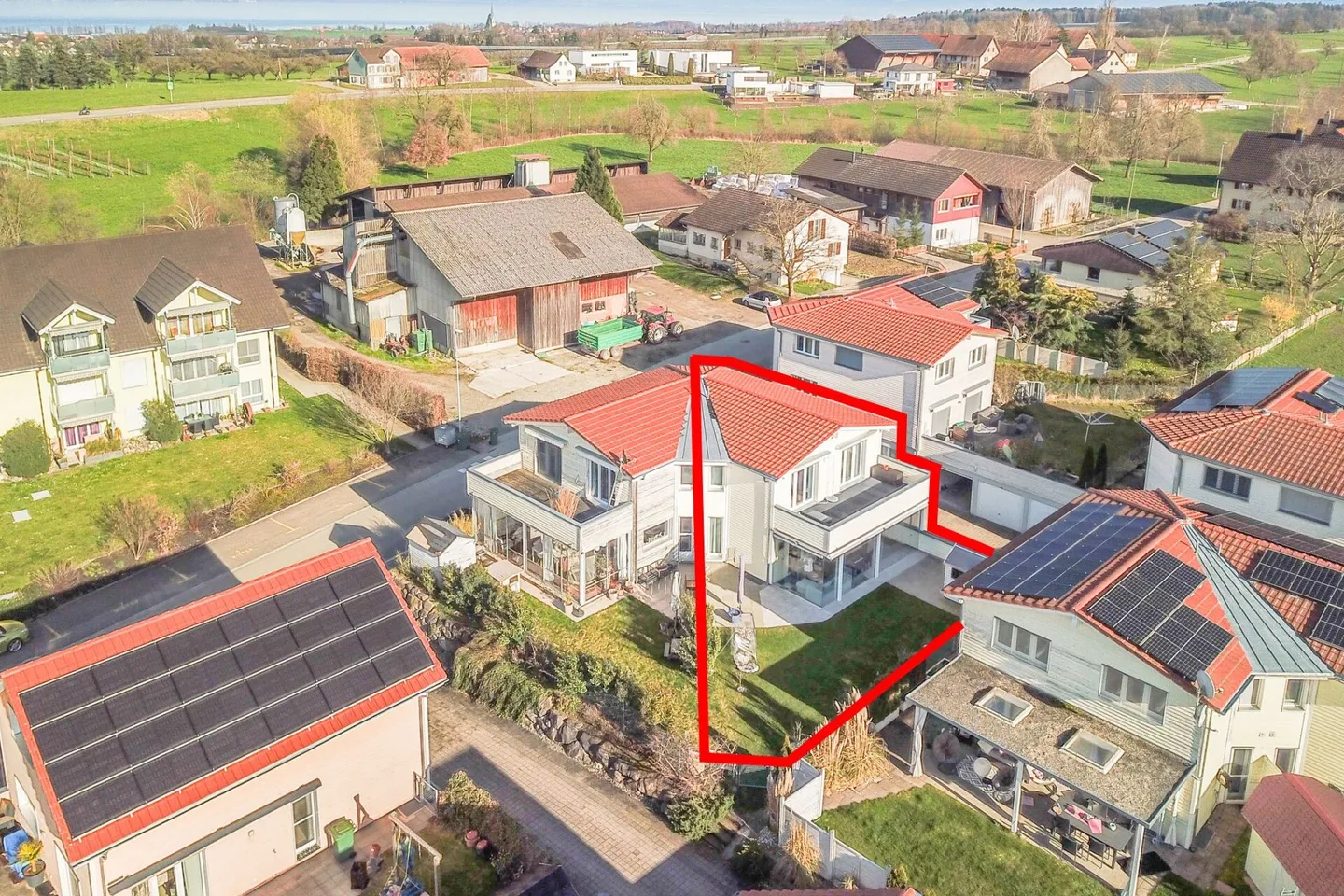 Casa bifamiliare di 5,5 stanze in una posizione adatta alle famiglie a Zuben - Foto 2 di 18