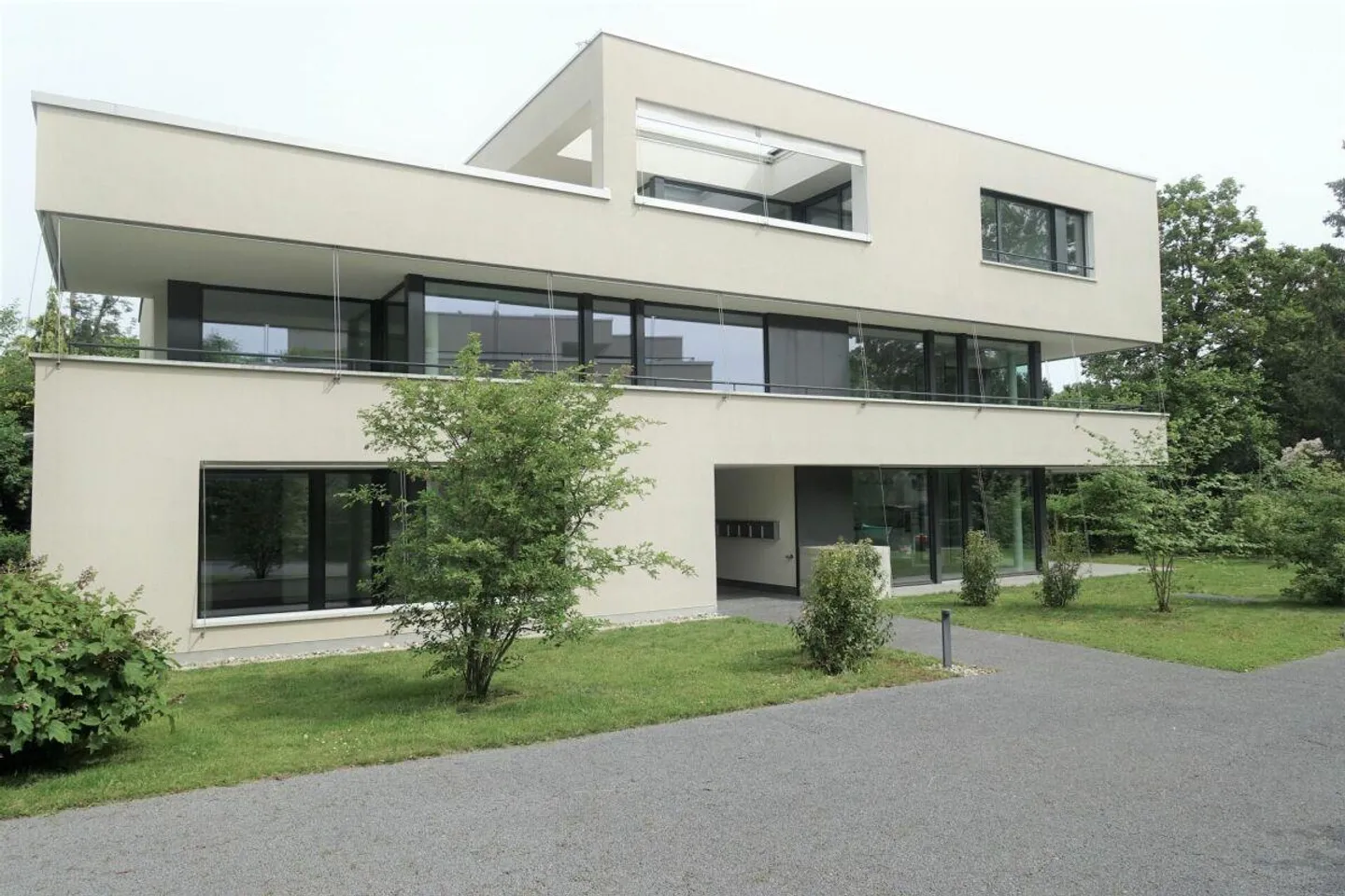 Moderne, lichtdurchflutete 4.5-Zimmer-Garten-Wohnung im beliebten Wohnquartier - Photo 1 of 8