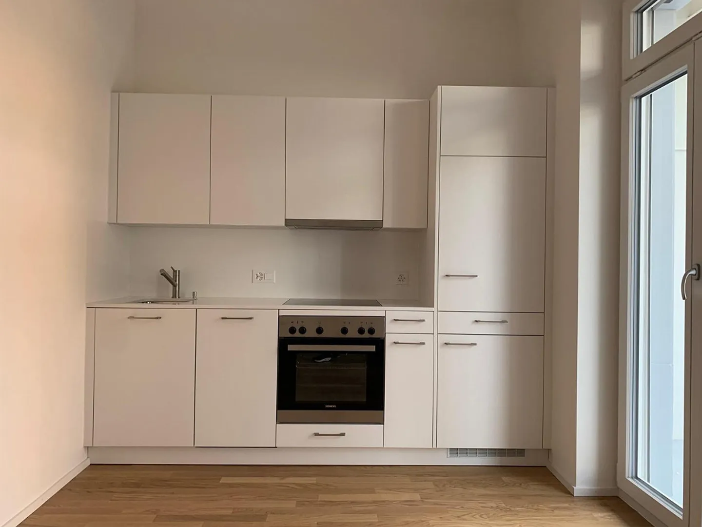 Charming 2-room apartment in renovated old building - Photo 3 of 7