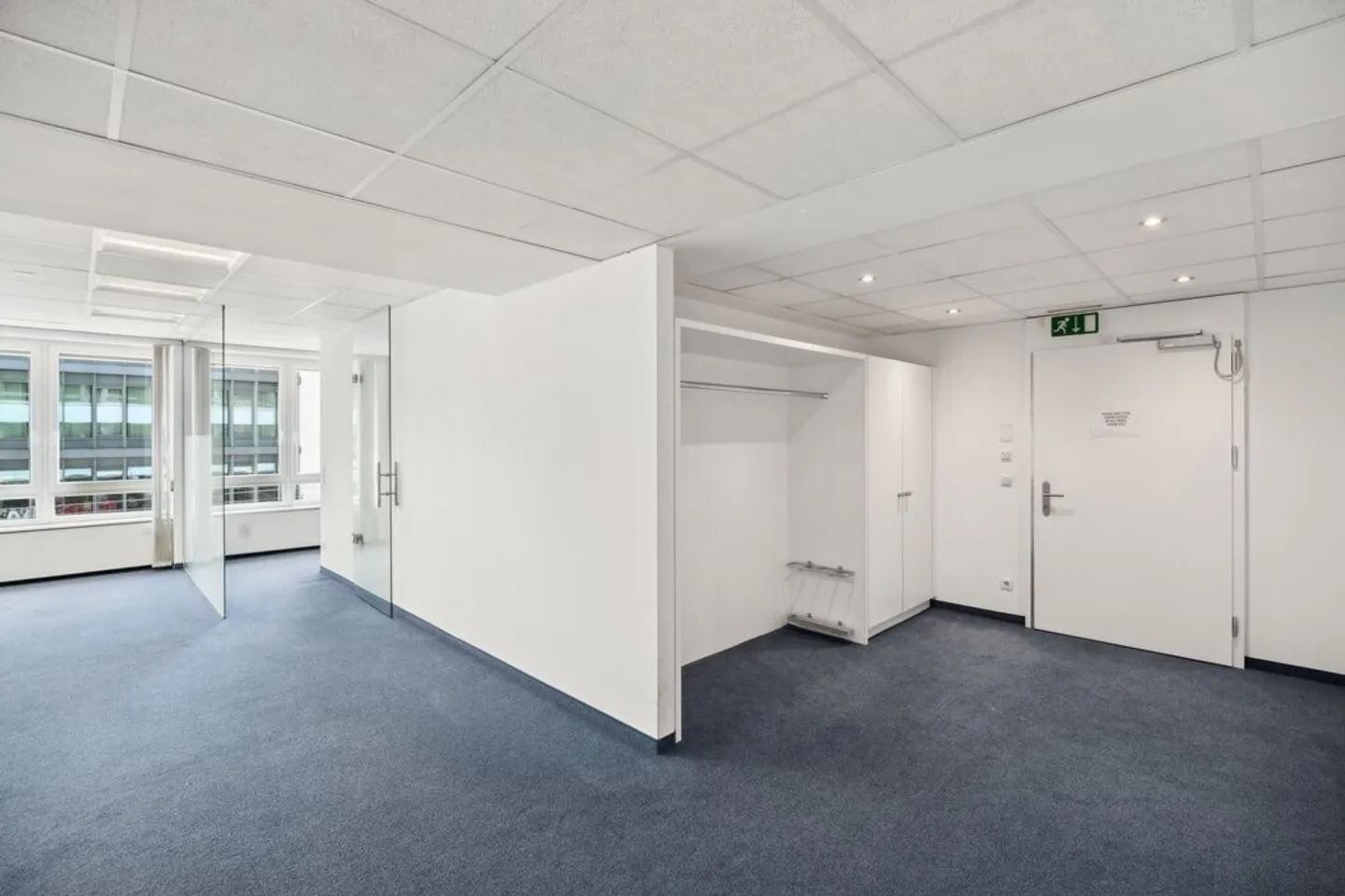 Bureau spacieux de 135m2 dans un emplacement central ! - Photo 2 sur 9
