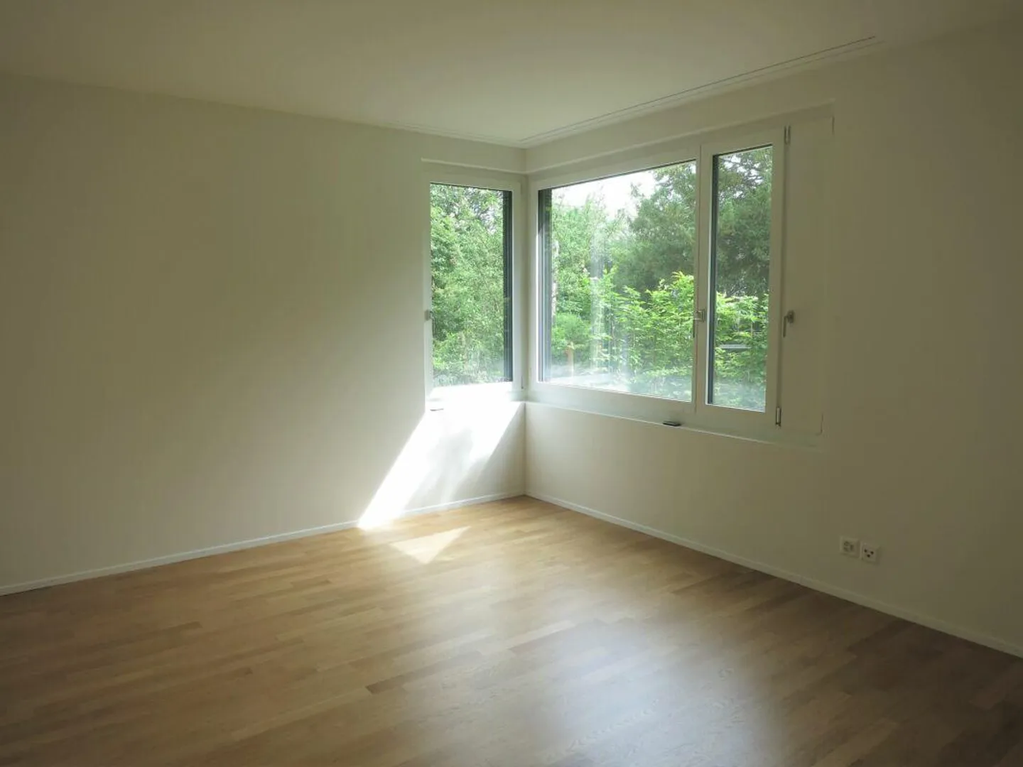 Moderne, lichtdurchflutete 4.5-Zimmer-Garten-Wohnung im beliebten Wohnquartier - Photo 5 of 8