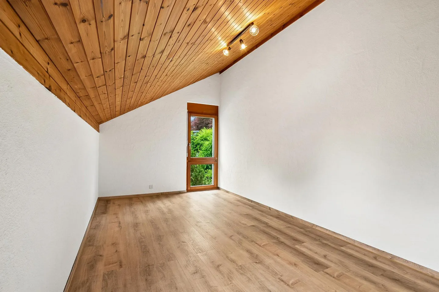 Plaisir de vivre dans un emplacement calme et élevé ! - Photo 8 sur 12