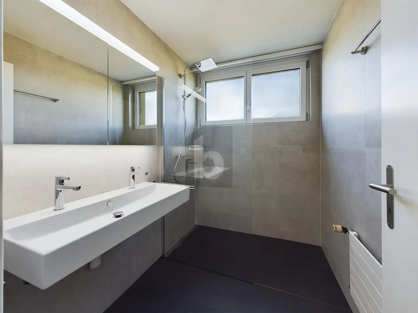 SPACIOUS ROOM WITH DEVELOPMENT POTENTIAL - Photo 5 of 6