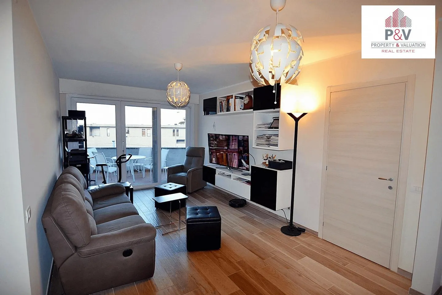 BEAUTIFUL 3.5 APARTMENT COMPLETELY RENOVATED IN PARADISO - Photo 2 of 9