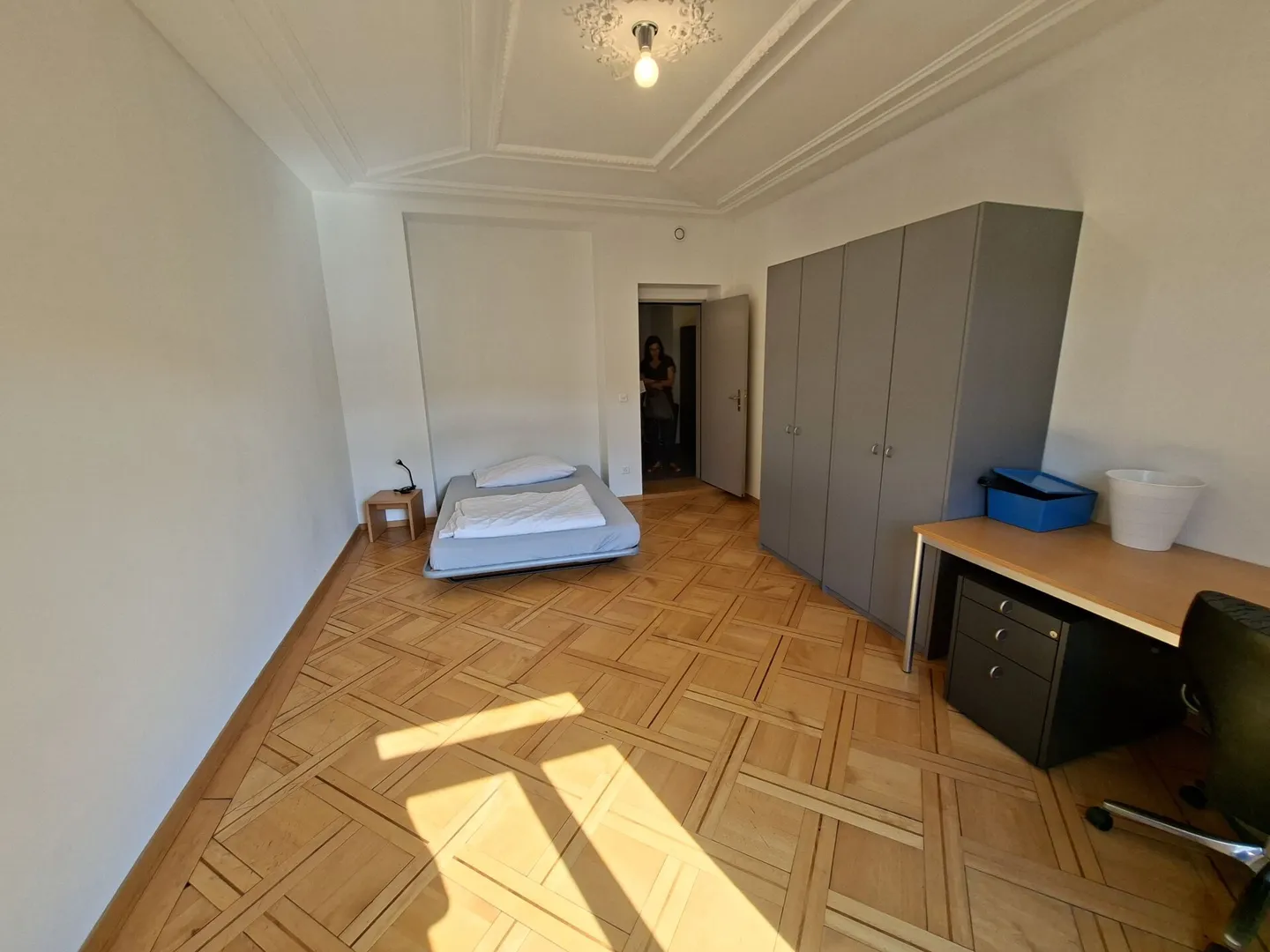 Furnished, bright shared room - central, modern and all-inclusive, 3rd floor room no. 2 - Photo 2 of 7