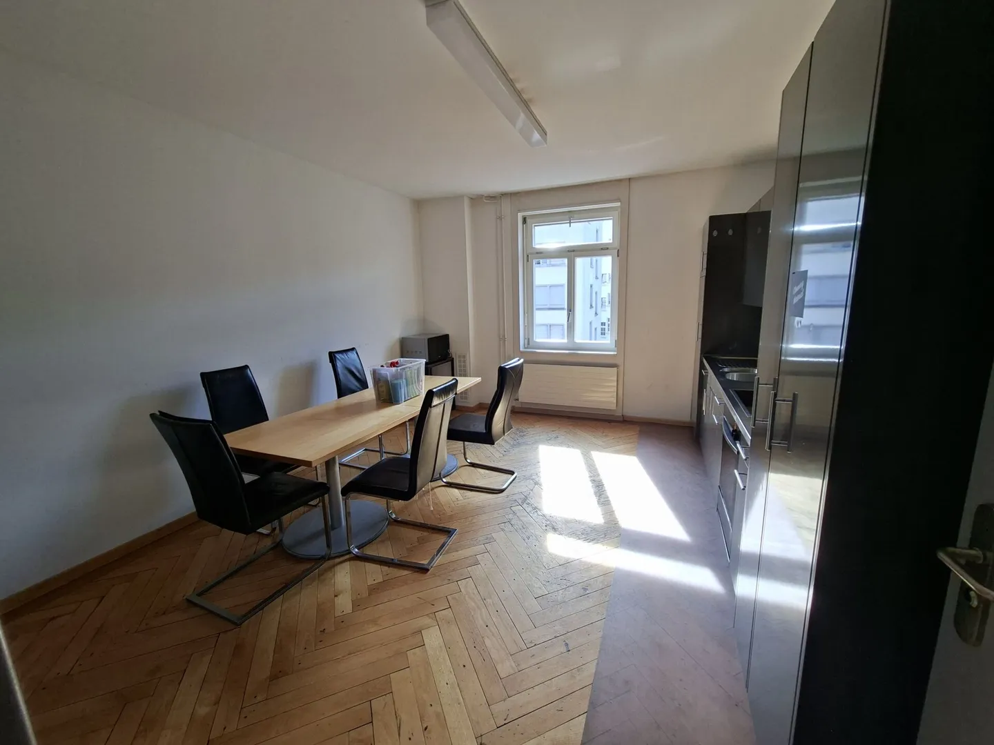 Furnished, bright shared room - central, modern and all-inclusive, 3rd floor room no. 2 - Photo 4 of 7