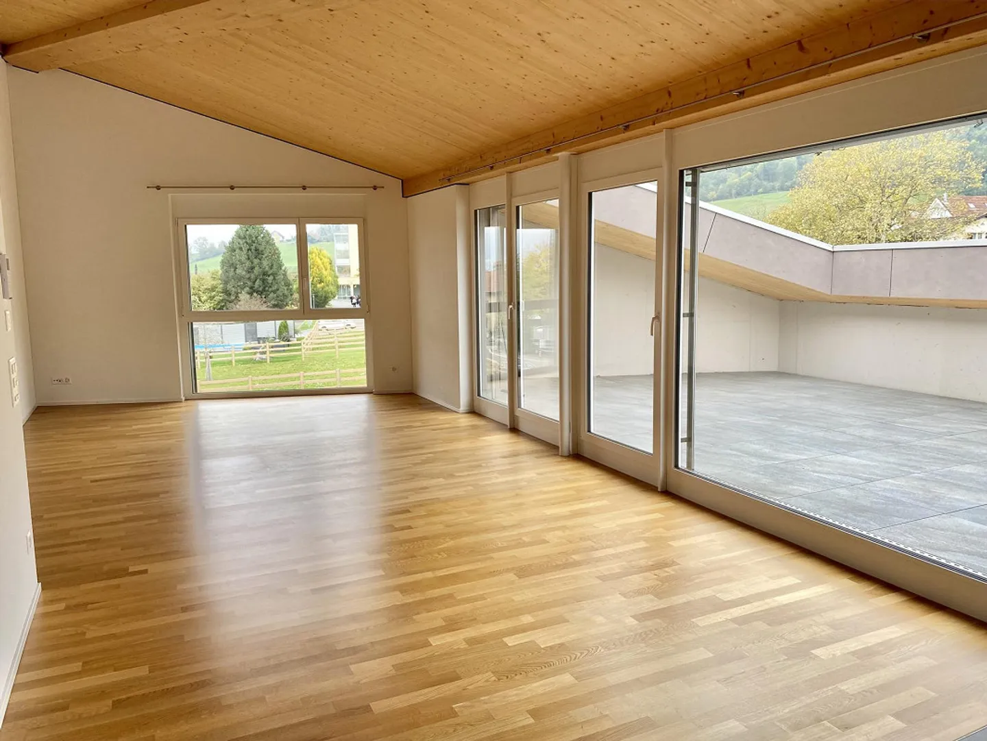 Modern 4.5-room penthouse with beautiful terrace - Photo 2 of 14