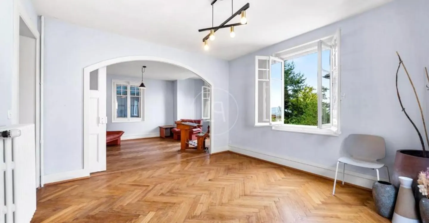 Elegante Villa mit Charakter in Lausanne mit Blick auf den See und Potenzial - Foto 2 von 12