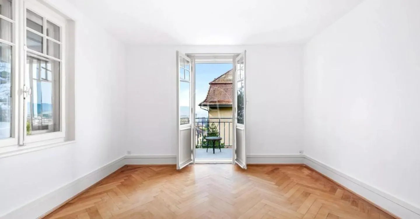 Elegante Villa mit Charakter in Lausanne mit Blick auf den See und Potenzial - Foto 3 von 12