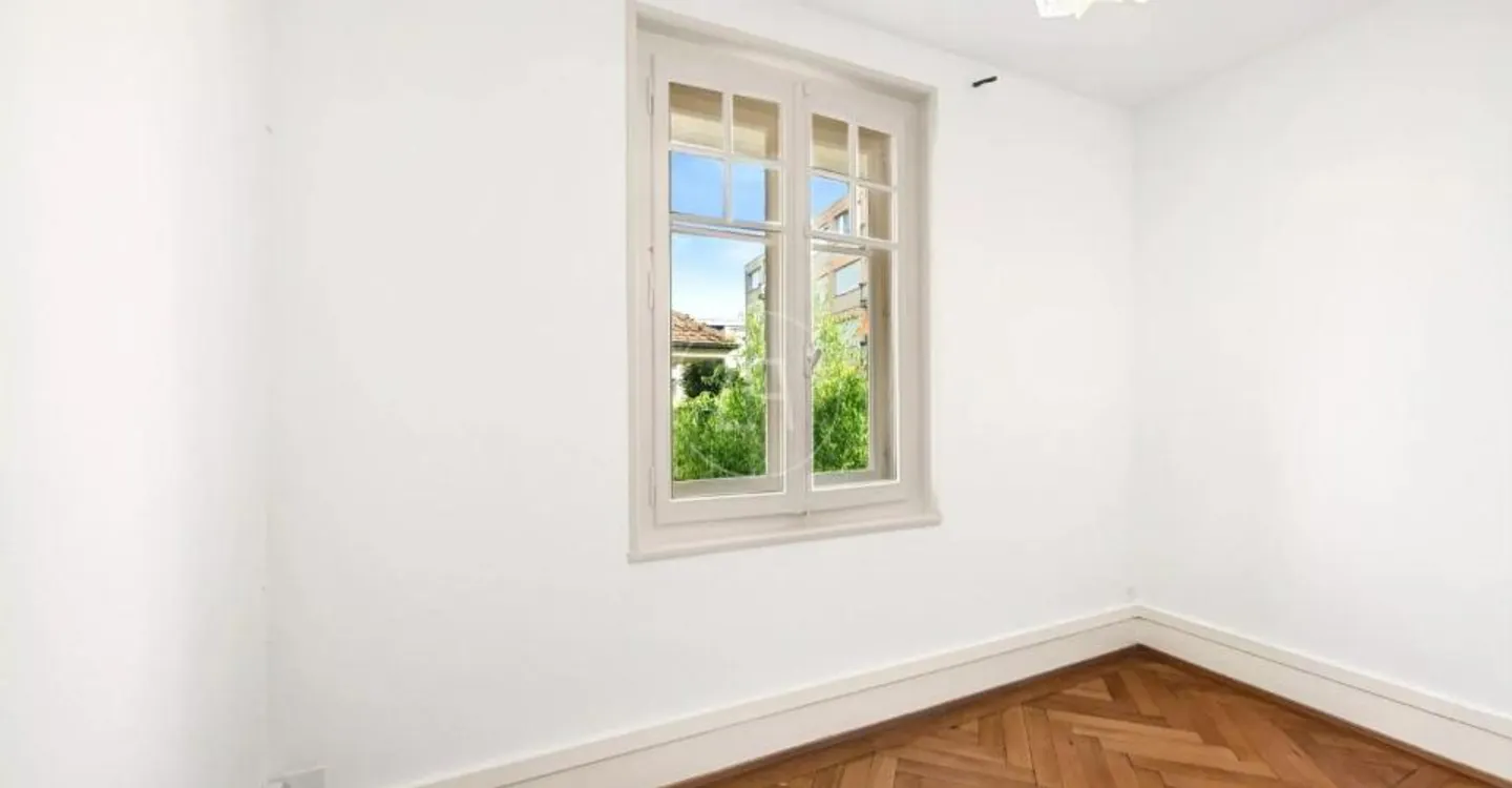 Elegante Villa mit Charakter in Lausanne mit Blick auf den See und Potenzial - Foto 5 von 12