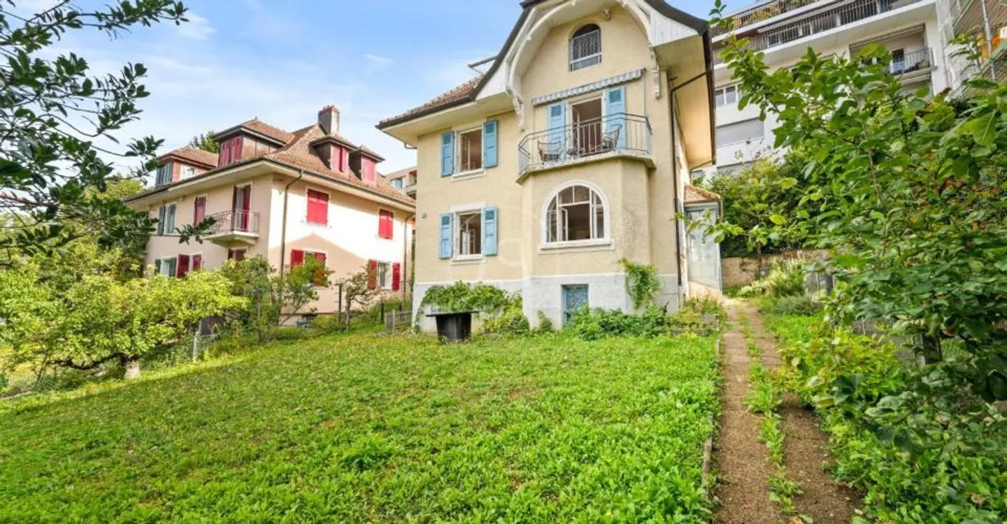 Elegante Villa mit Charakter in Lausanne mit Blick auf den See und Potenzial - Foto 1 von 12