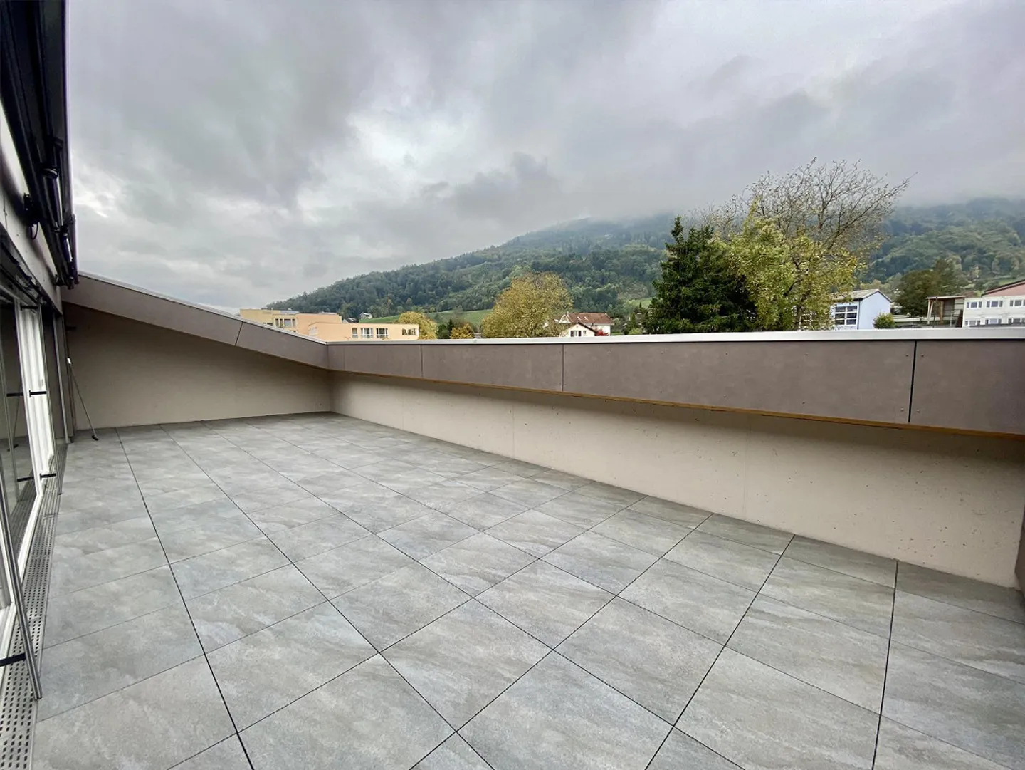 Modern 4.5-room penthouse with beautiful terrace - Photo 5 of 14