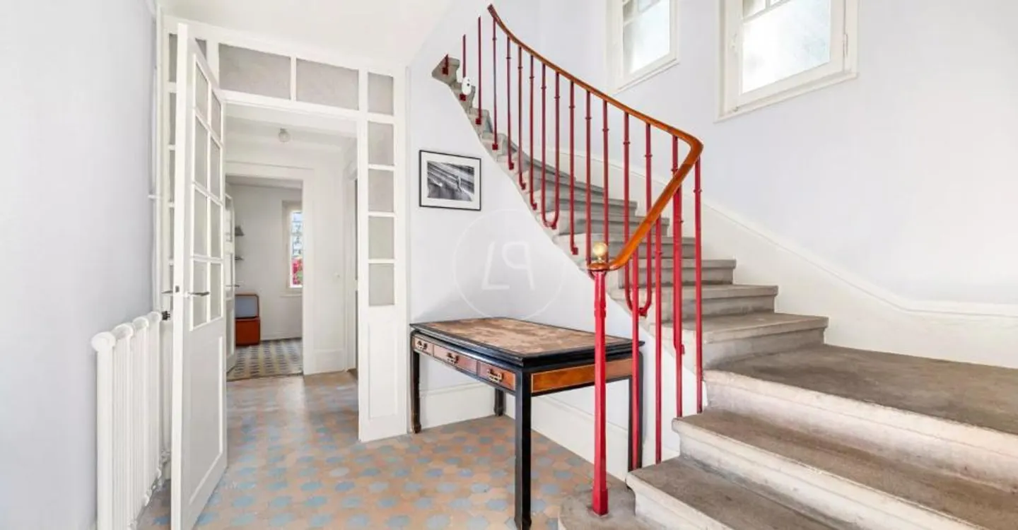 Elegante Villa mit Charakter in Lausanne mit Blick auf den See und Potenzial - Foto 7 von 12