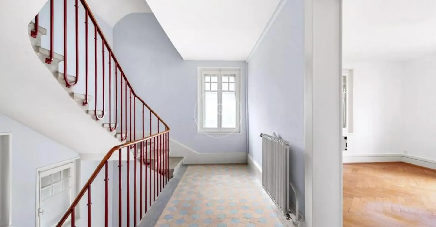 Elegante Villa mit Charakter in Lausanne mit Blick auf den See und Potenzial - Foto 8 von 12