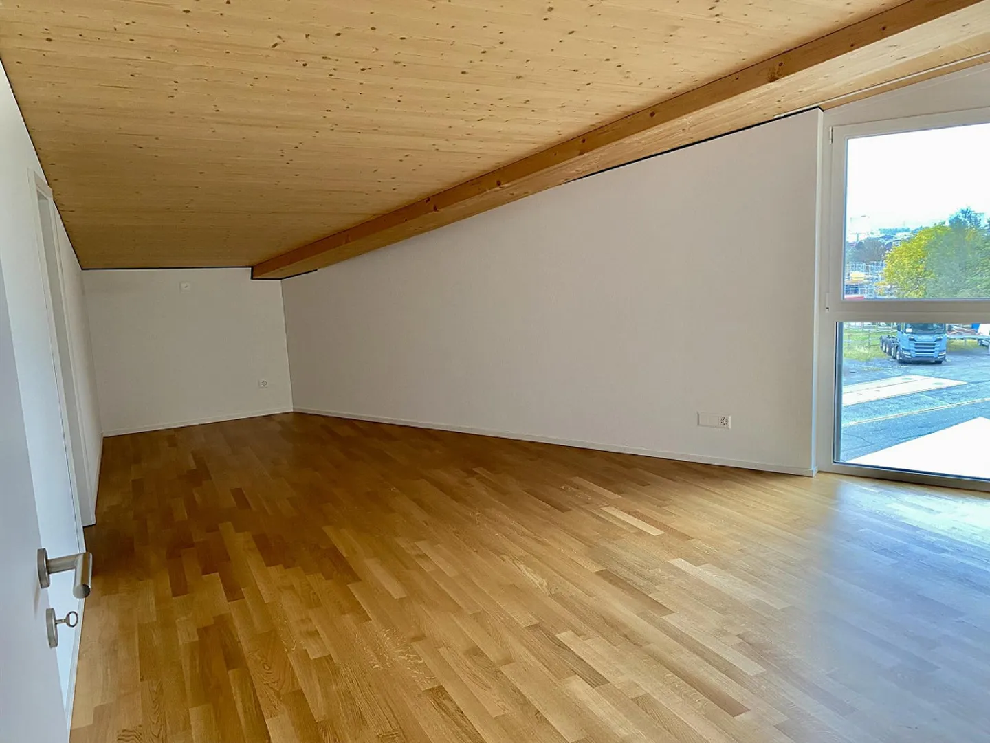 Modern 4.5-room penthouse with beautiful terrace - Photo 8 of 14