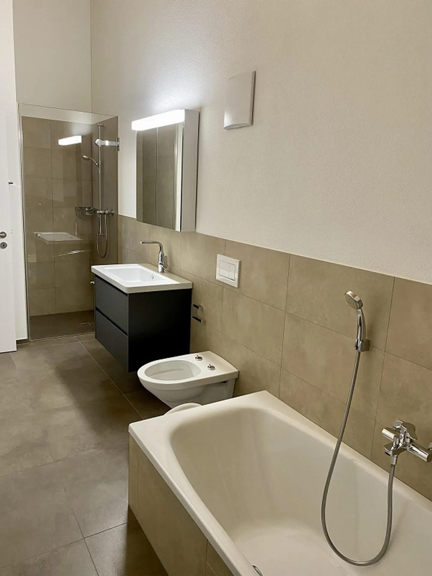 Modern 4.5-room penthouse with beautiful terrace - Photo 10 of 14