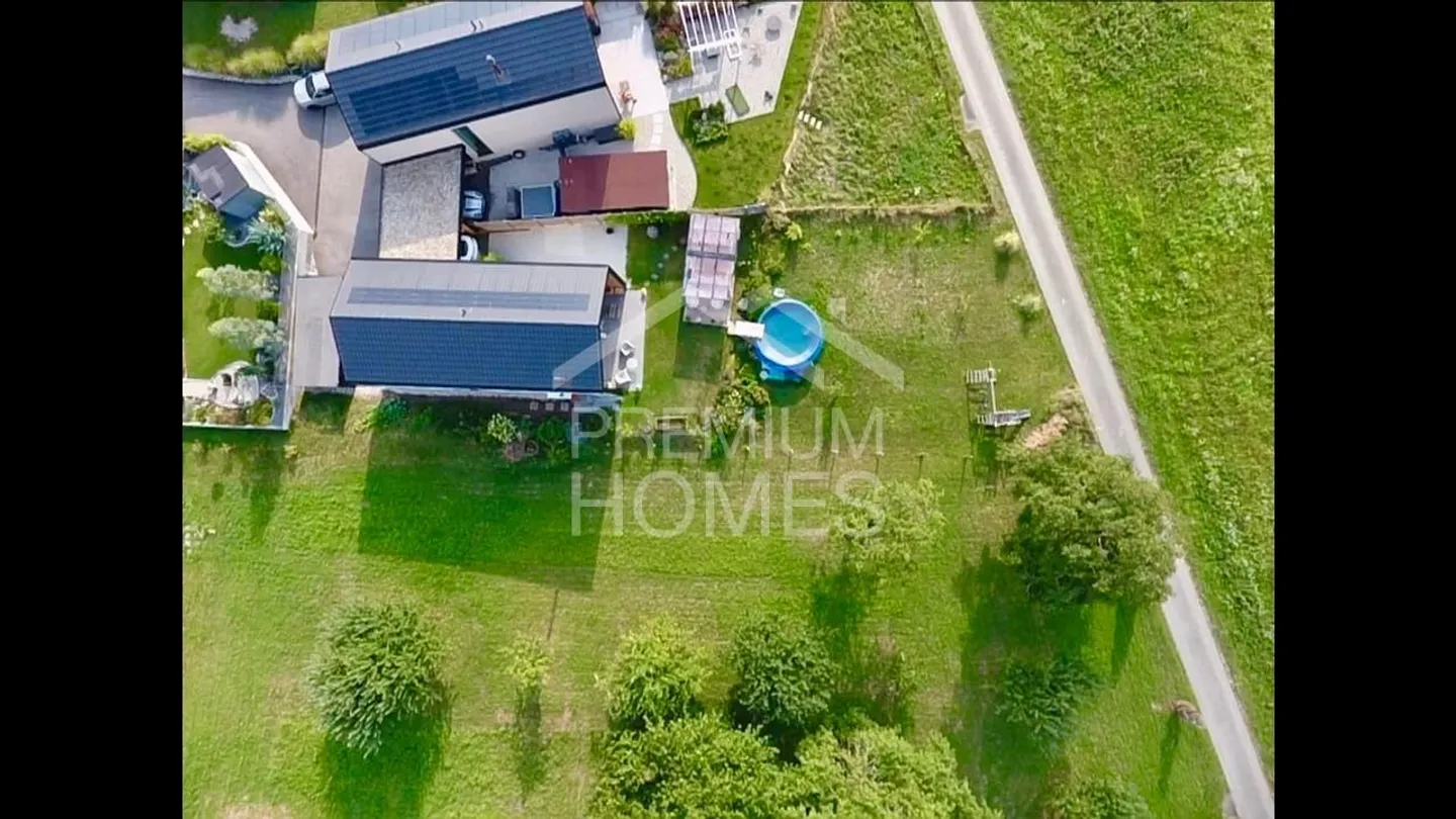 Casa pronta da vivere, tutto comfort, con auto - Foto 1 di 9