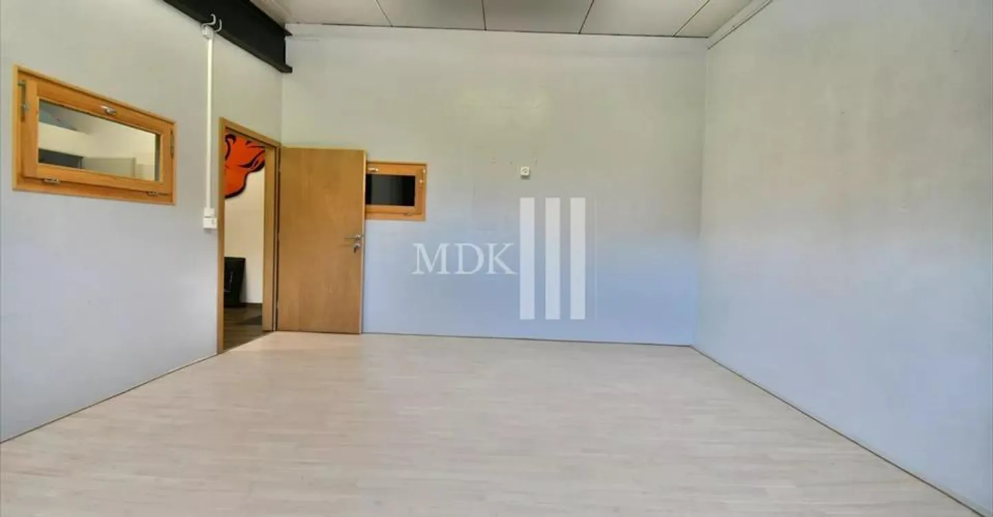 Edificio ad uso misto in affitto - Foto 2 di 5