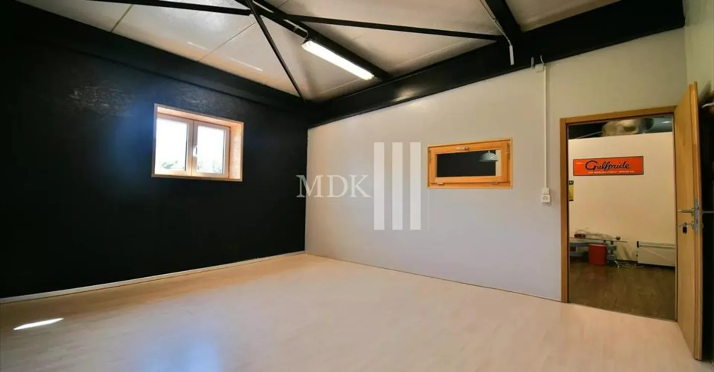 Edificio ad uso misto in affitto - Foto 3 di 5