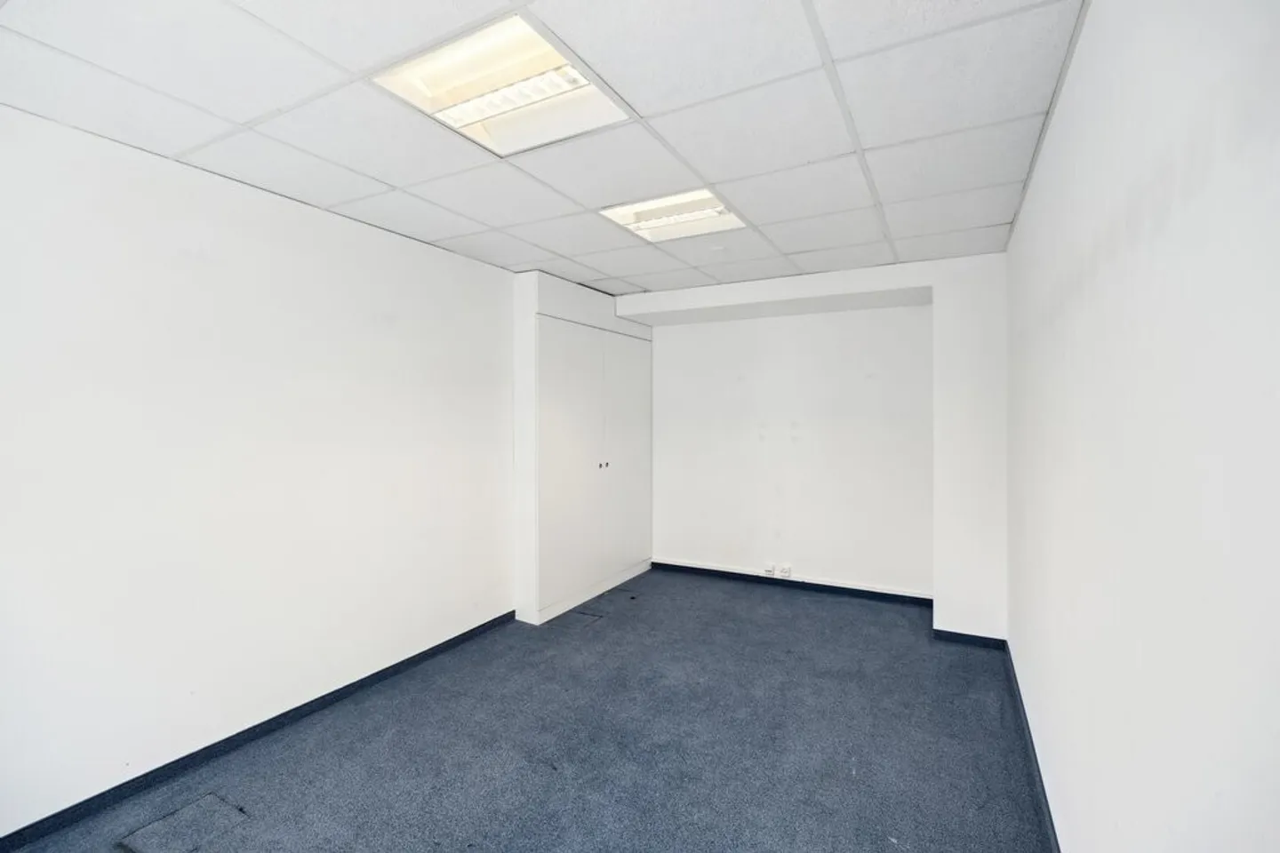 Bureau spacieux de 135m2 dans un emplacement central ! - Photo 7 sur 9