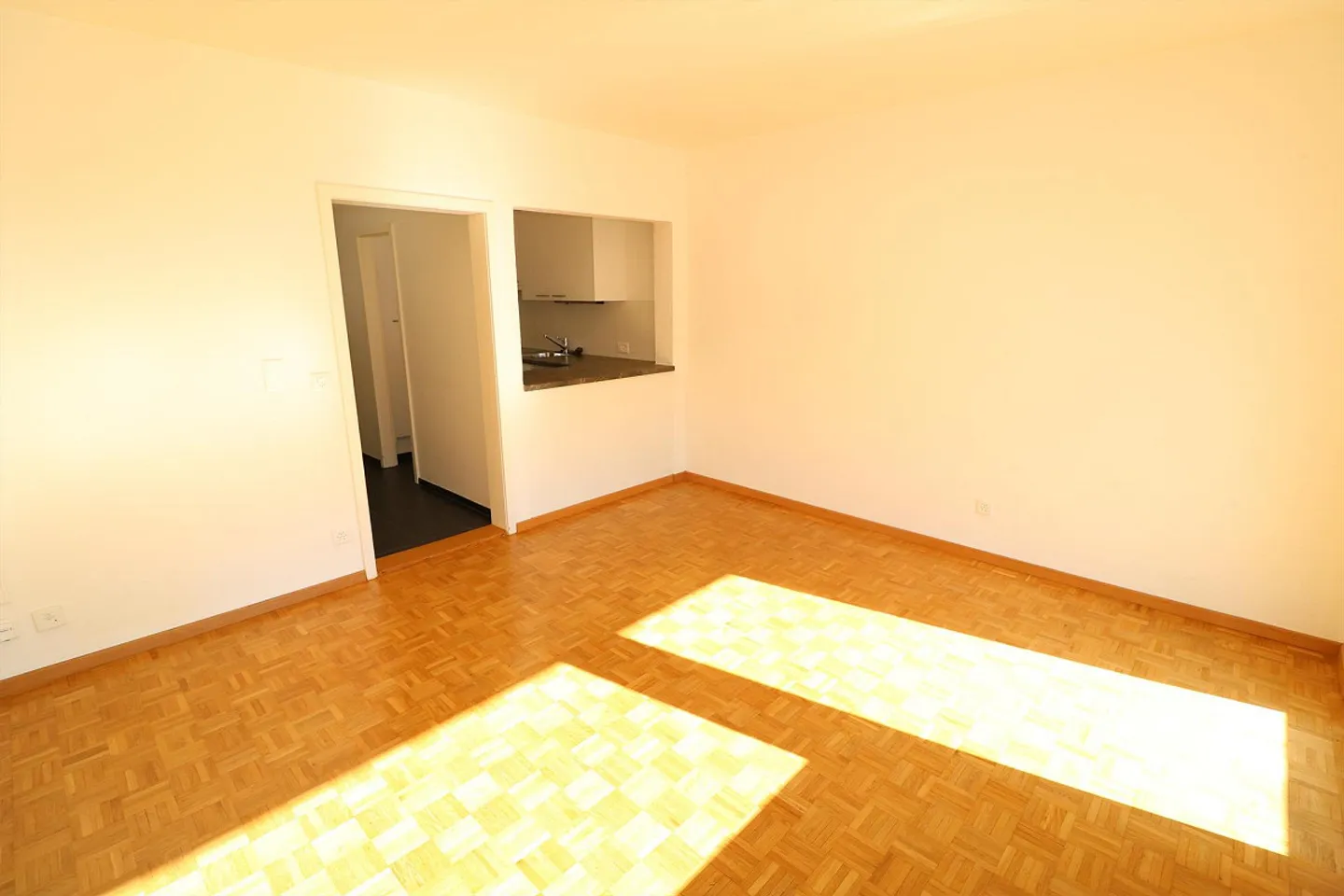 Komplett saniert mit Balkon - Foto 2 von 7