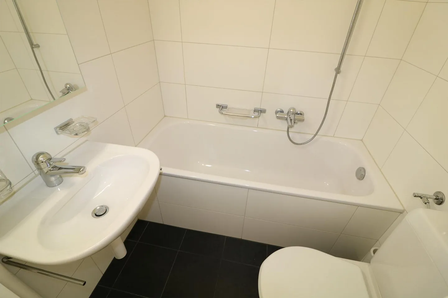 Komplett saniert mit Balkon - Foto 7 von 7