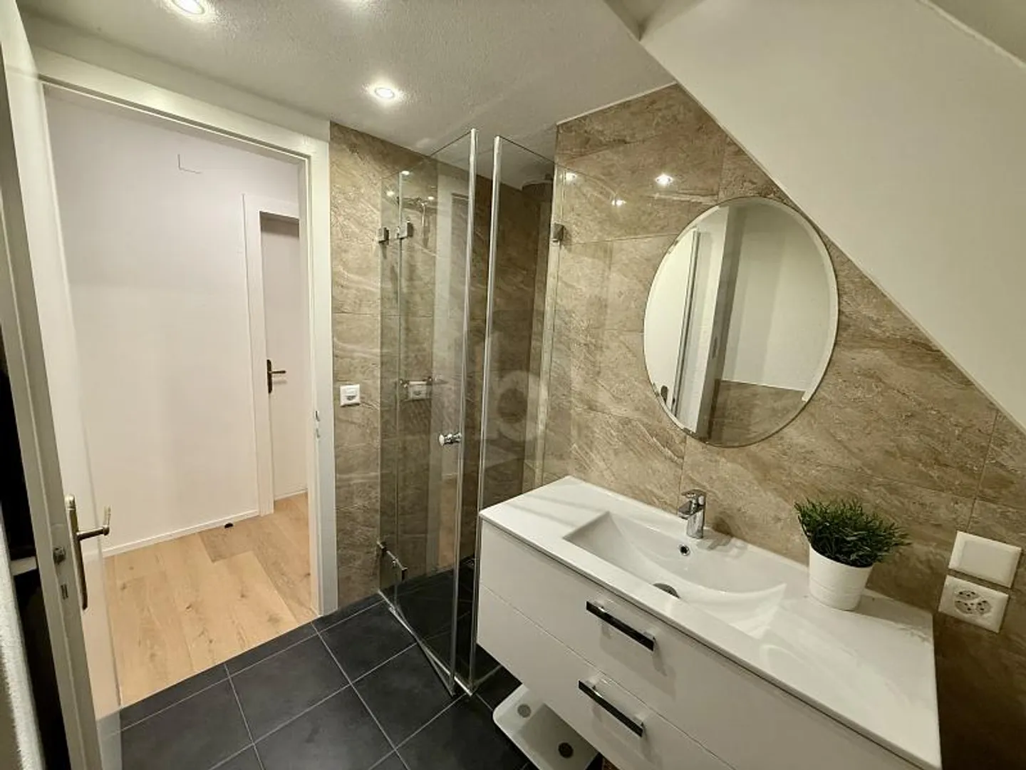 Furnished apartment for rent - Photo 2 of 6