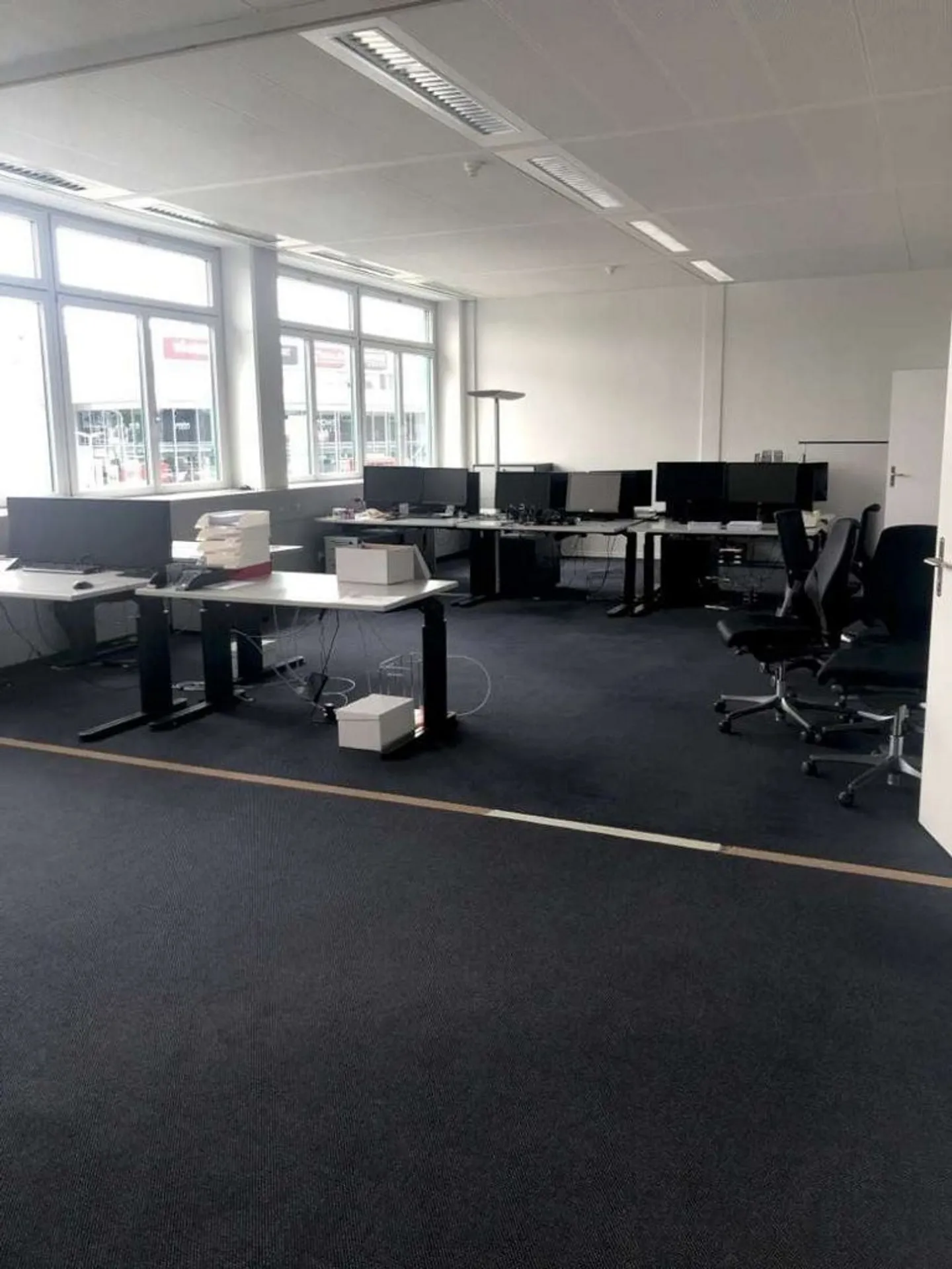 Office space for rent - Photo 2 of 11