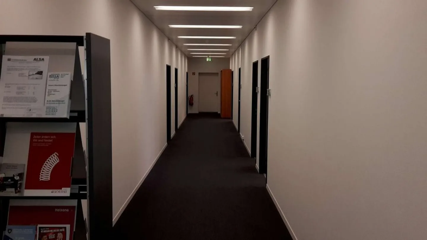 Office space for rent - Photo 4 of 11