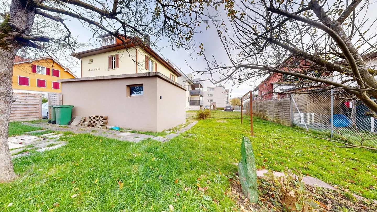 Detached house in need of renovation with potential - Photo 3 of 5