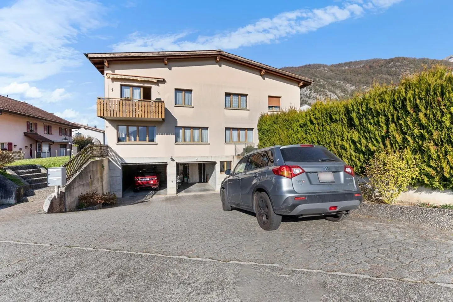 Exceptional property in an industrial area comprising three apartments and a workshop - Photo 6 of 13