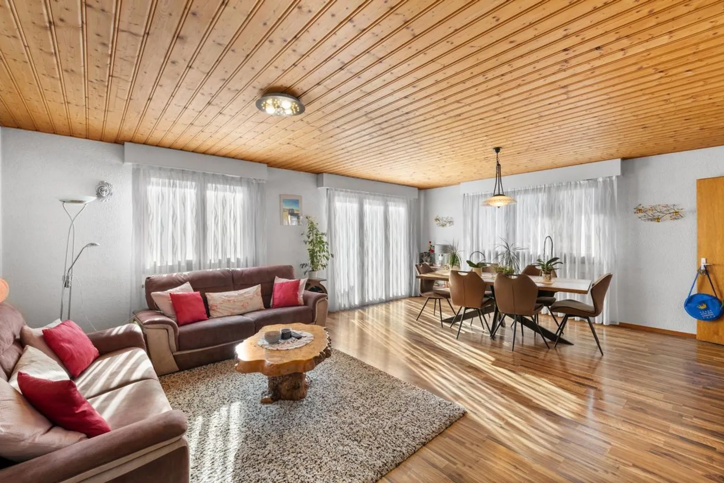 Exceptional property in an industrial area comprising three apartments and a workshop - Photo 7 of 13