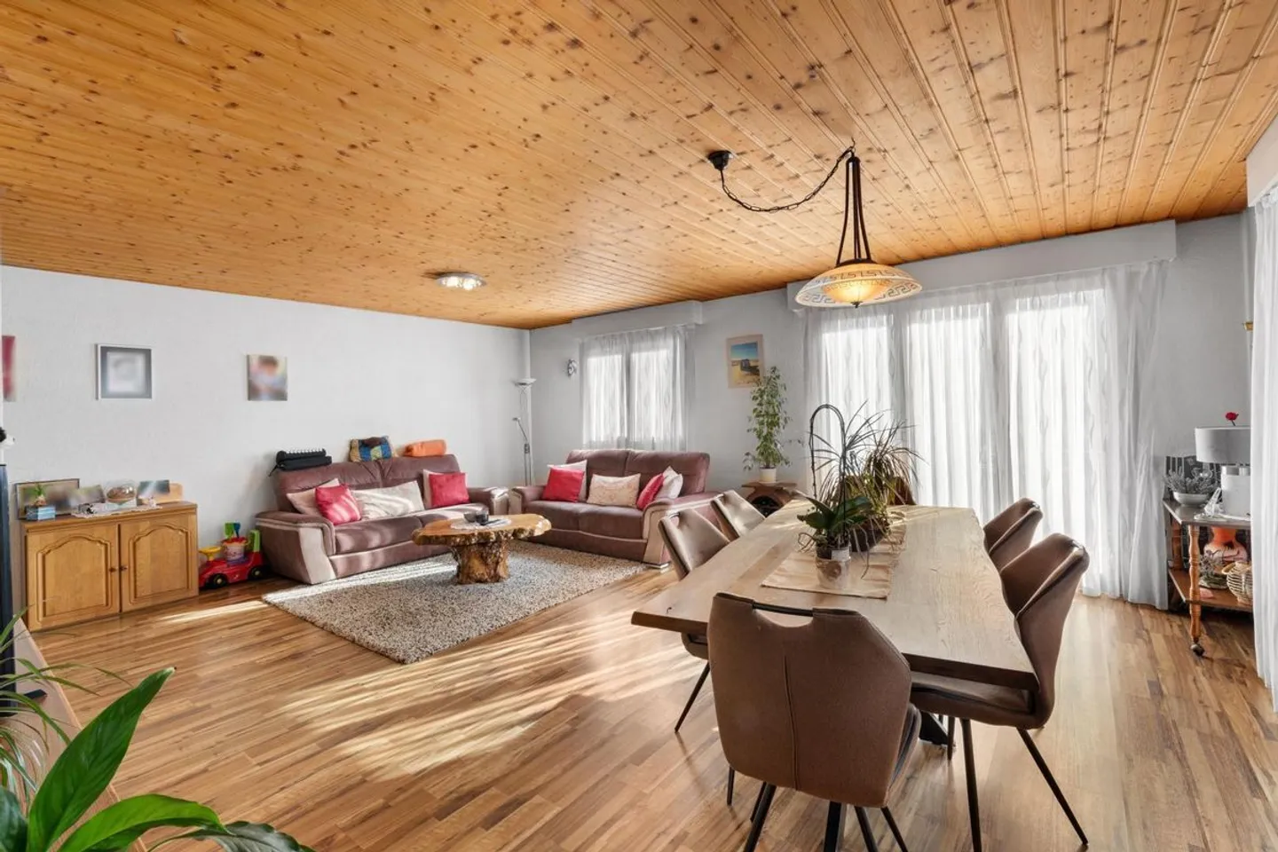 Exceptional property in an industrial area comprising three apartments and a workshop - Photo 8 of 13