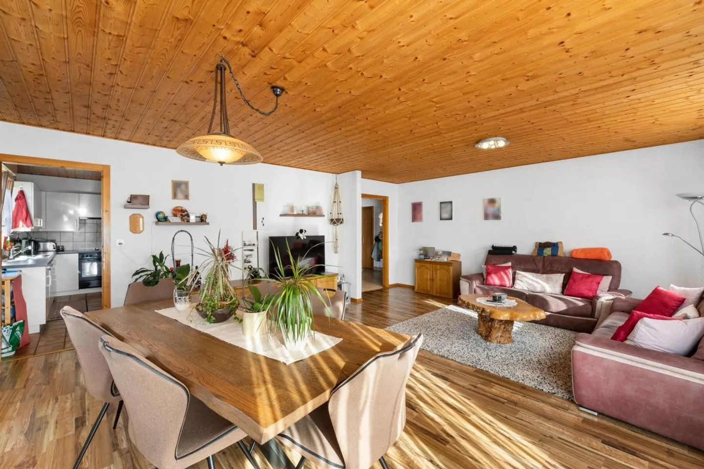 Exceptional property in an industrial area comprising three apartments and a workshop - Photo 9 of 13