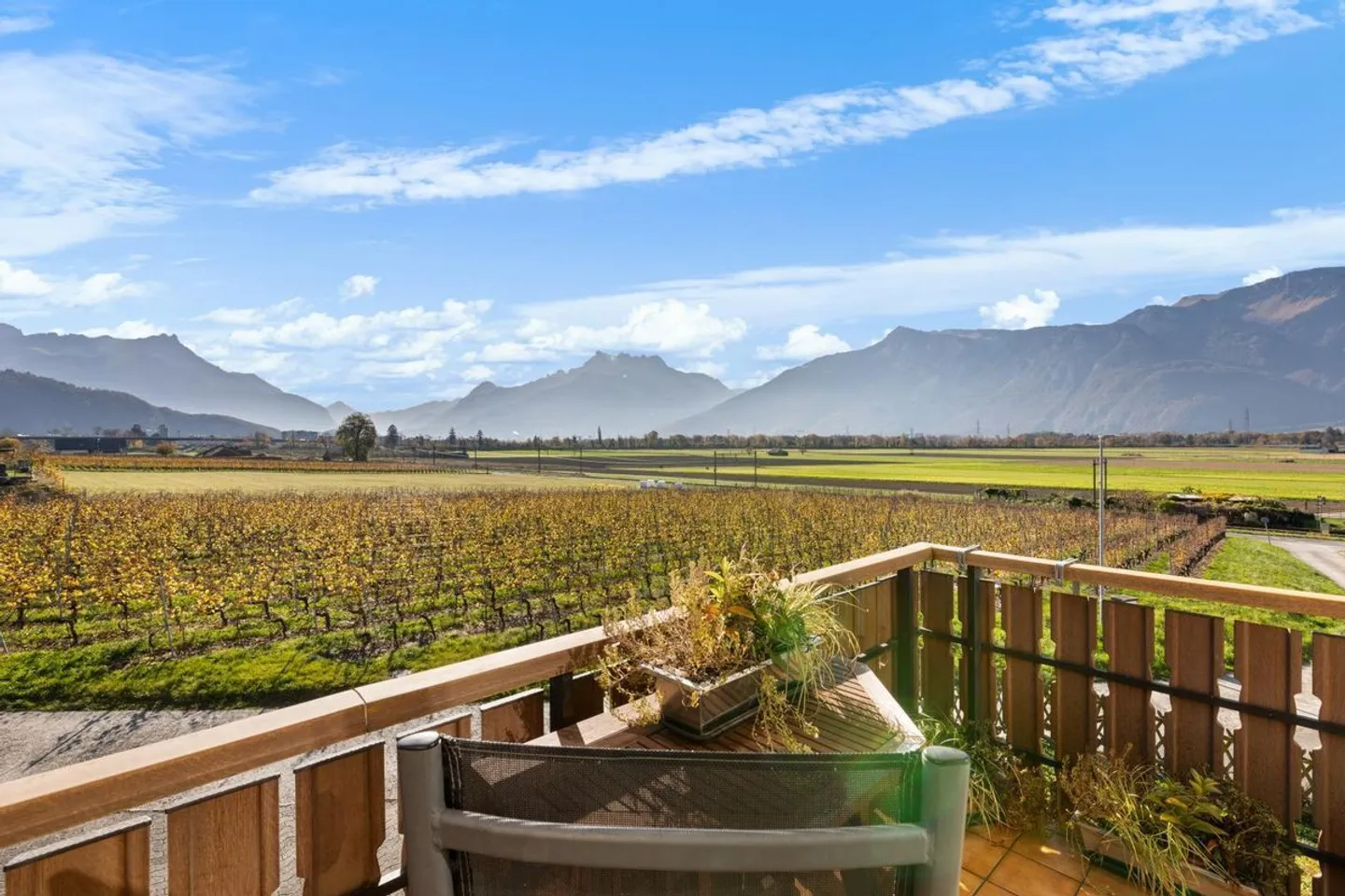 Exceptional property in an industrial area comprising three apartments and a workshop - Photo 10 of 13