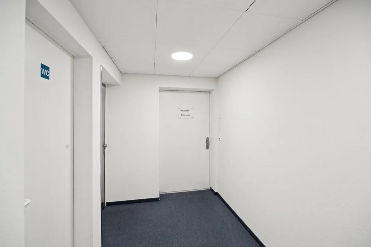 Bureau spacieux de 135m2 dans un emplacement central ! - Photo 9 sur 9