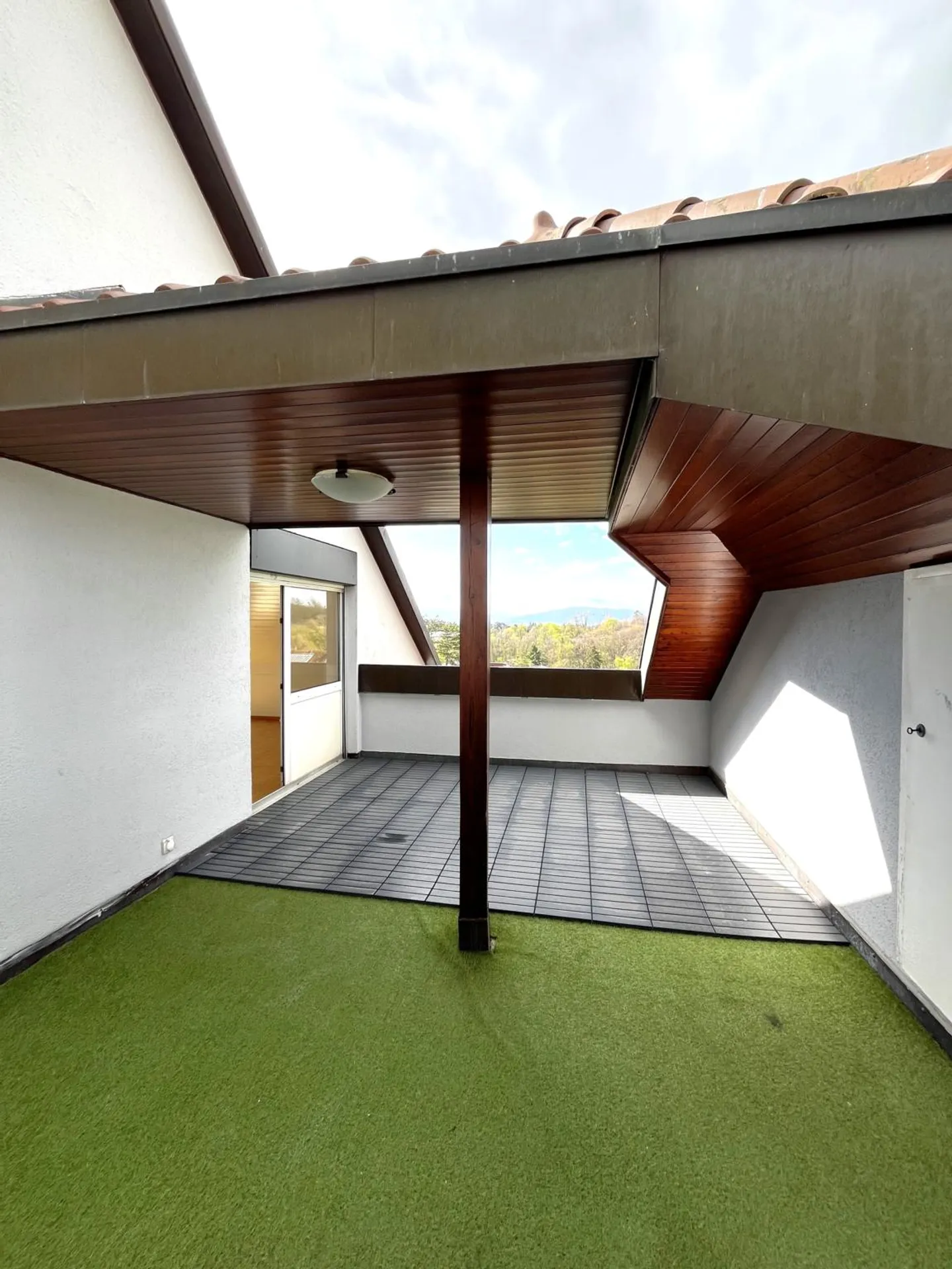 Apartment for rent - Photo 3 of 3