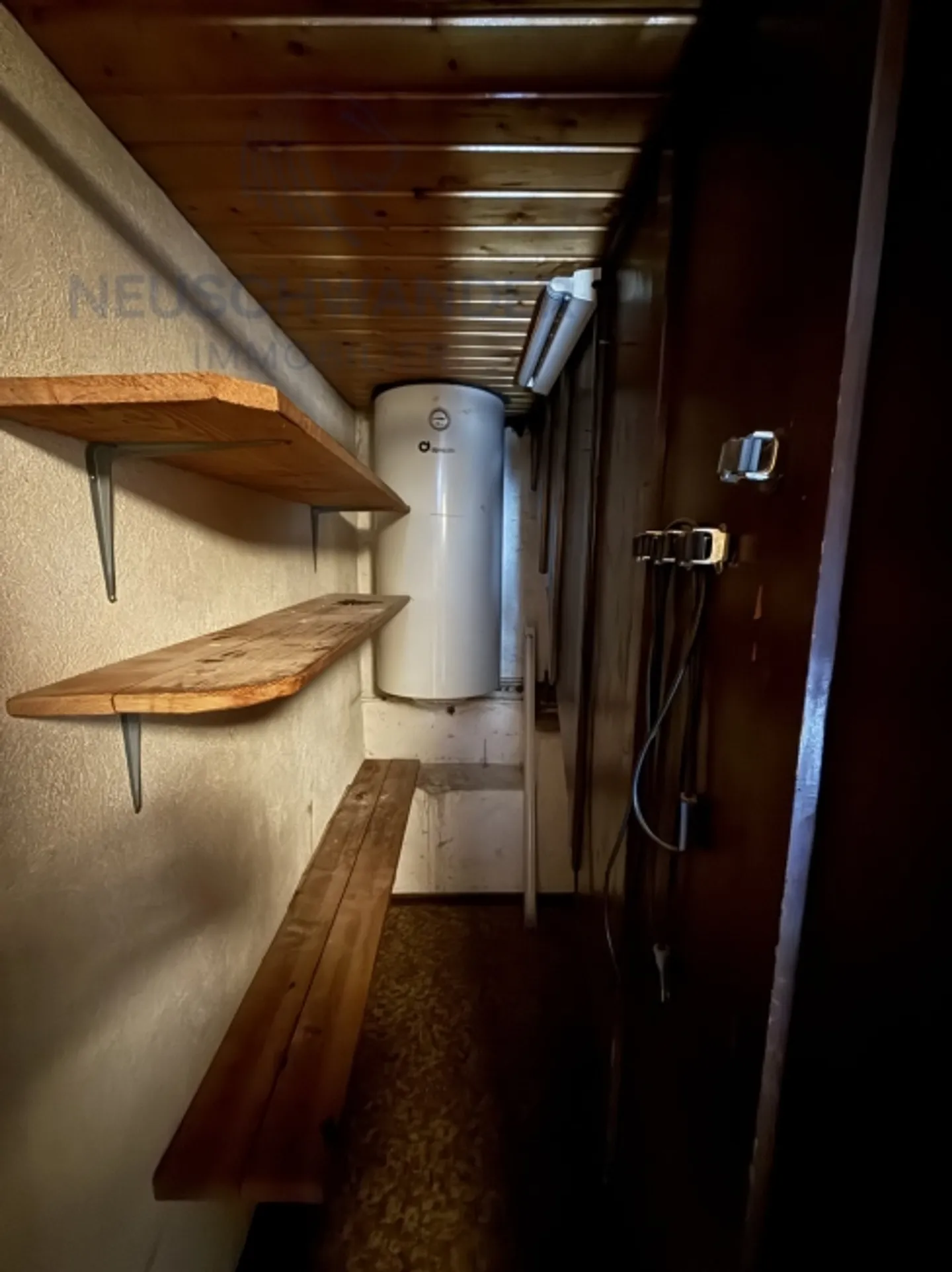 Alto potenziale per questa casa idealmente situata con 2 appartamenti - Foto 12 di 20