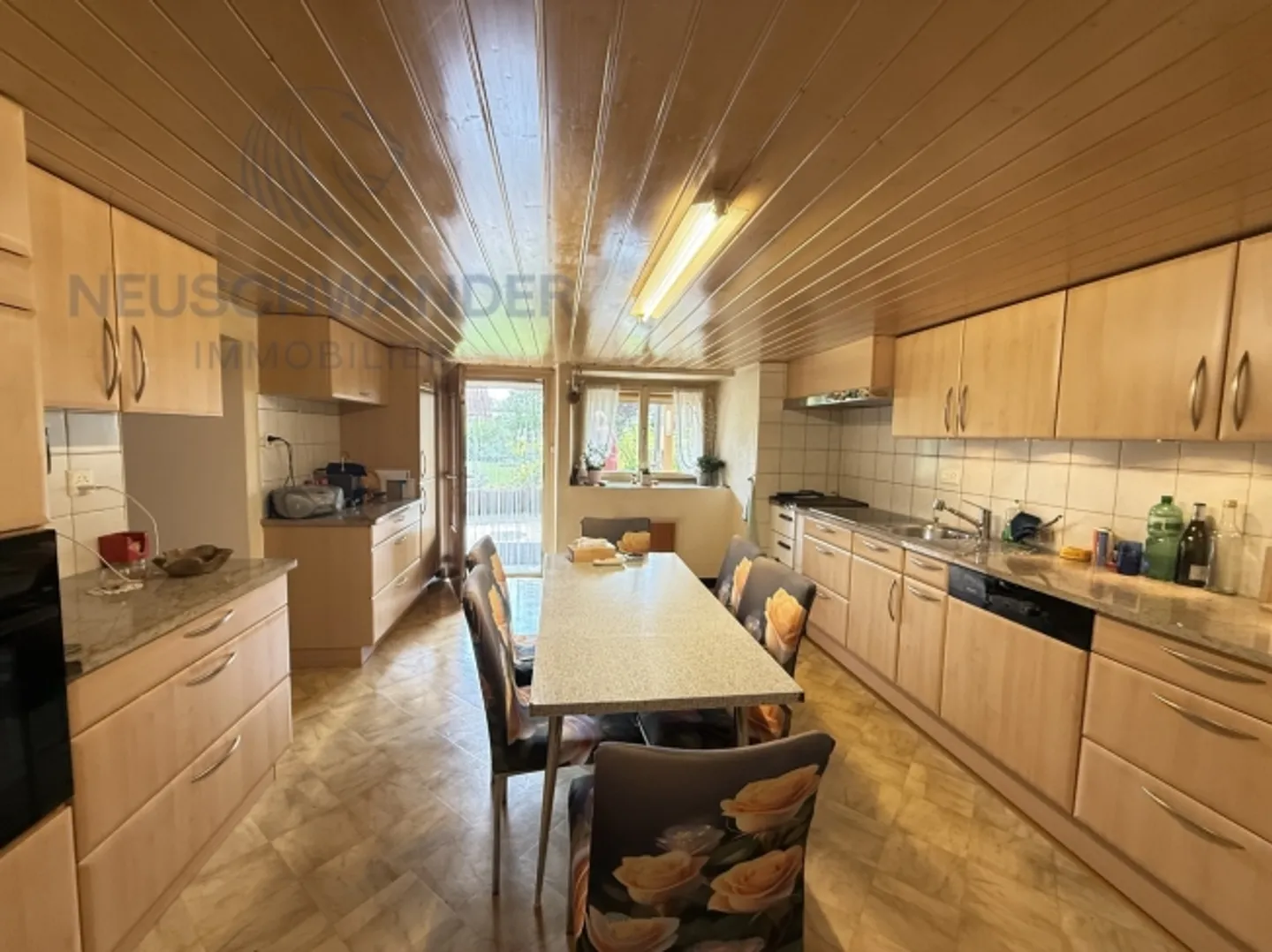 Alto potenziale per questa casa idealmente situata con 2 appartamenti - Foto 15 di 20