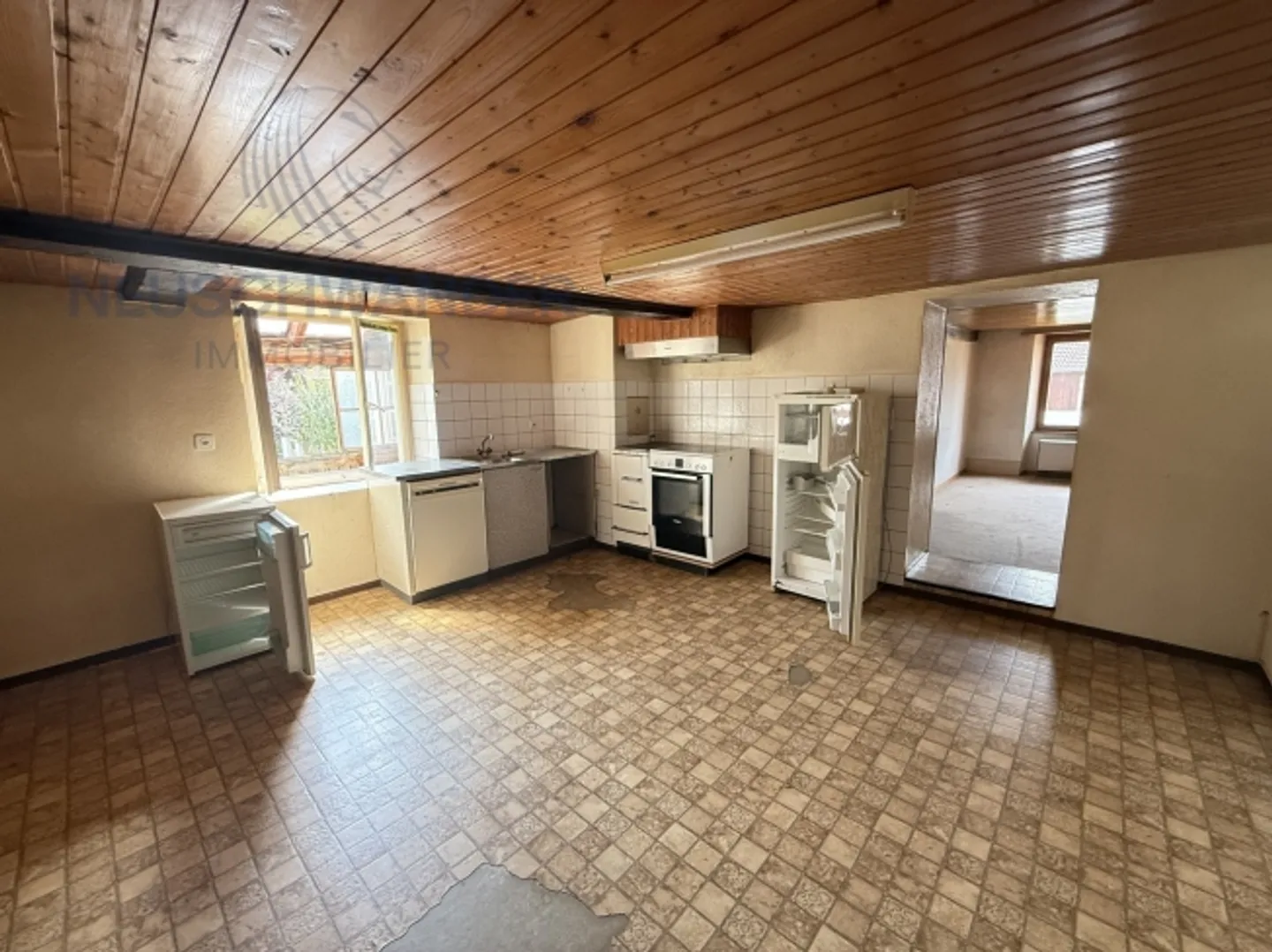 Alto potenziale per questa casa idealmente situata con 2 appartamenti - Foto 9 di 20