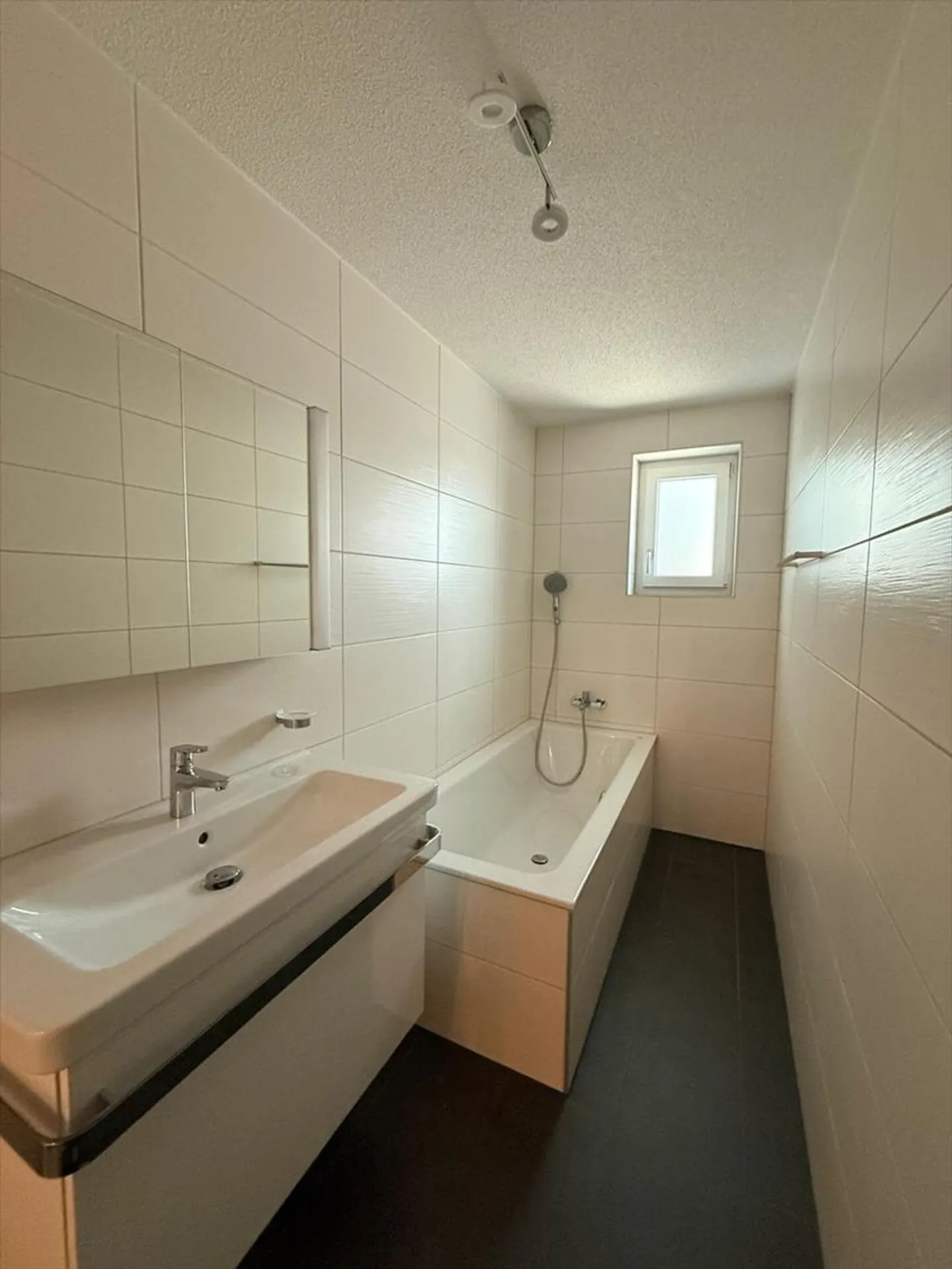 Tavannes, magnifique appartement de 3.5 pièces au rez-de-chaussée avec terrasse - Photo 6 sur 7