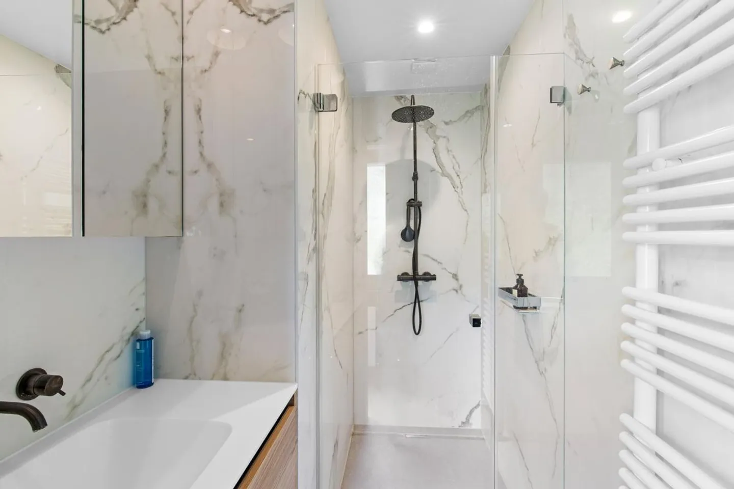 Alpine Eleganz im Herzen von Villars-sur-Ollon - Vollständig renovierte hochwertige Wohnung - Foto 11 von 13