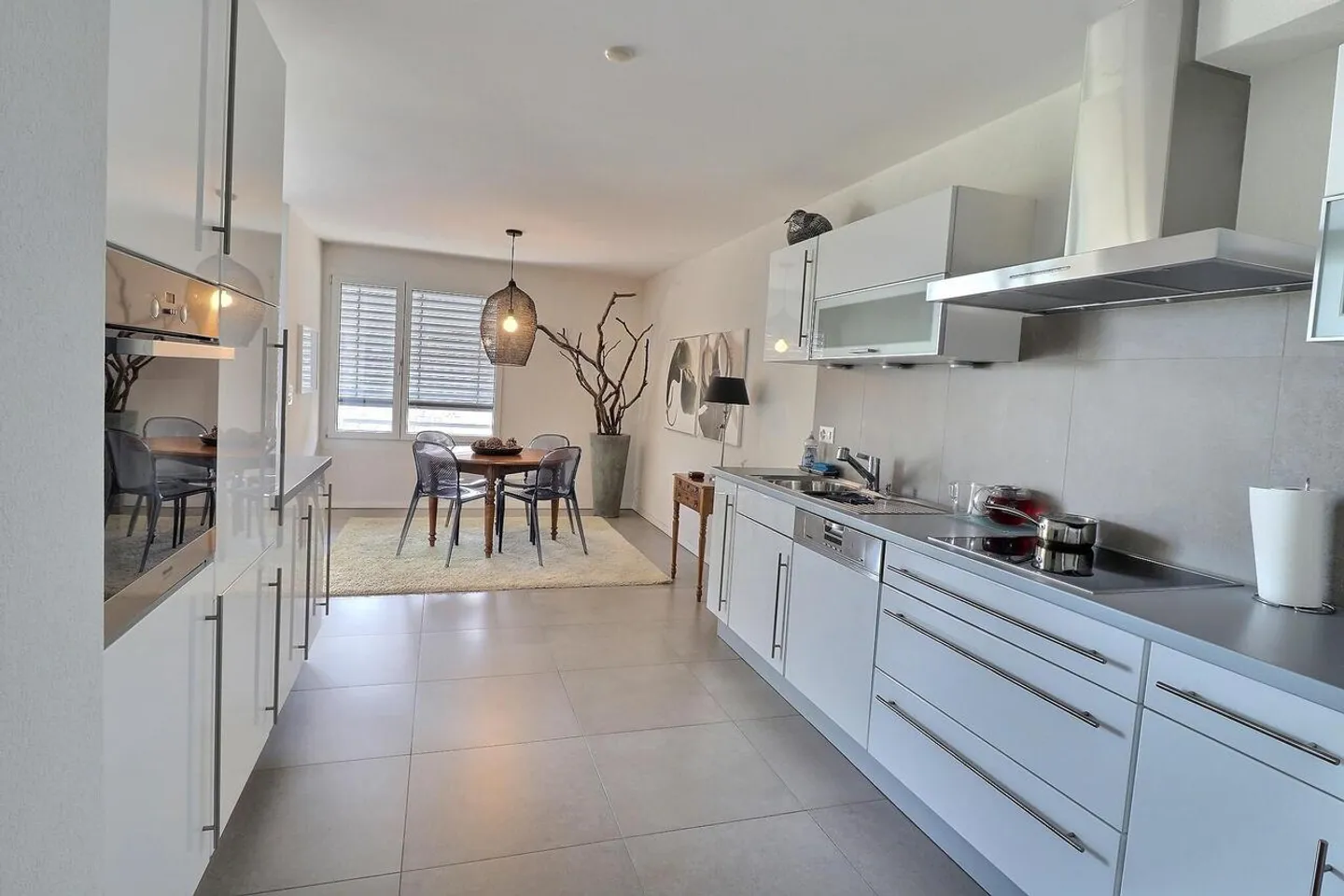 Un vero gioiello nel cuore di Nyon in un contratto di vitalizio semi-occupato senza affitto! Una parte dell'appartamento disponibile immediatamente! - Foto 1 di 13